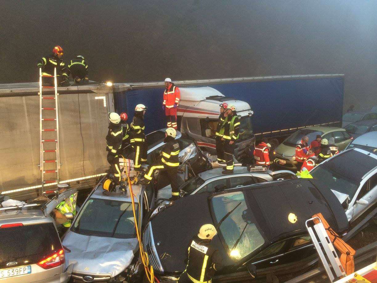 VERIŽNO TRČENJE NA PRIMORSKI AVTOCESTI - GOLI VRH, RAZDRTO