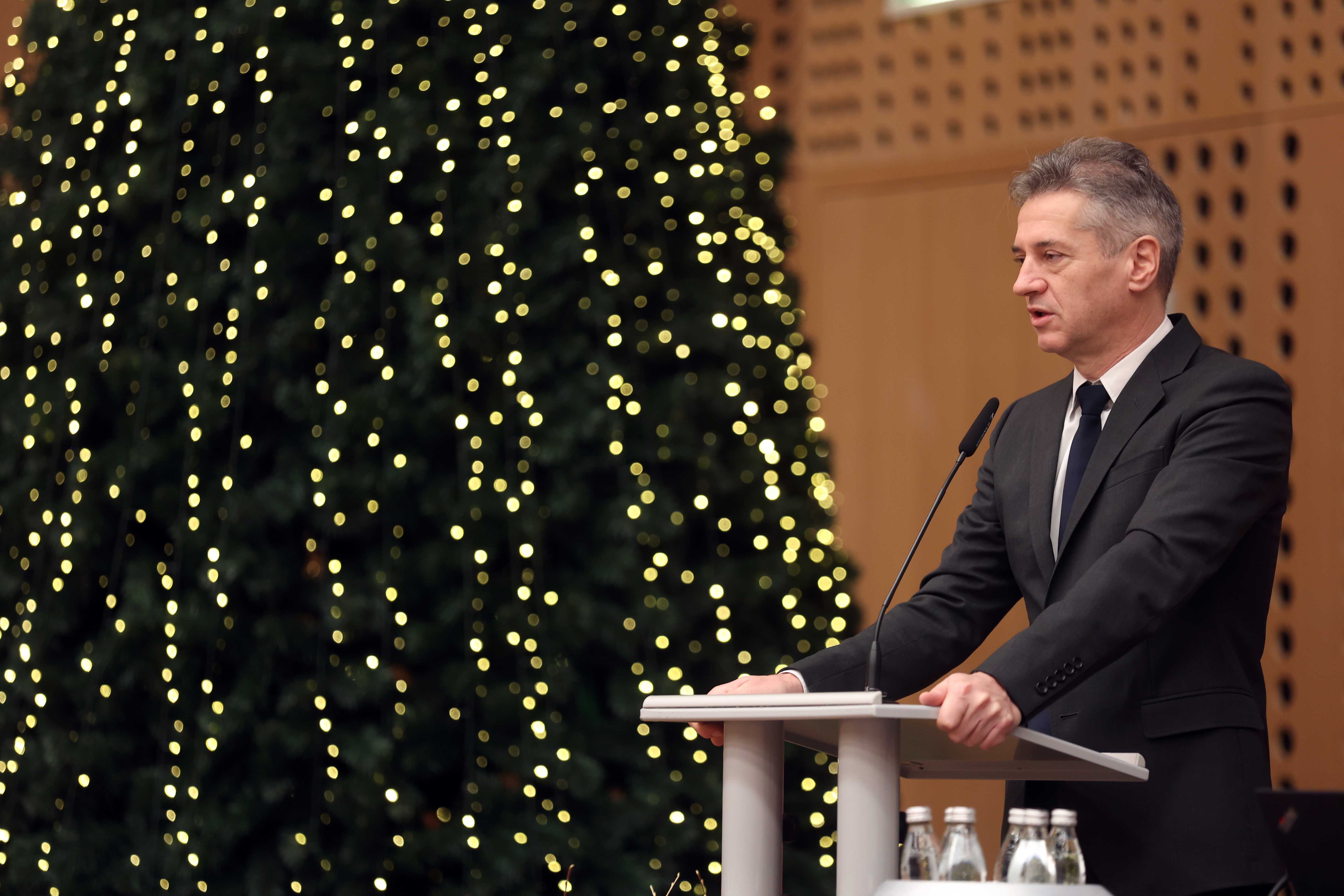 Slovenska diplomacija, robert golob, premier, nagovor