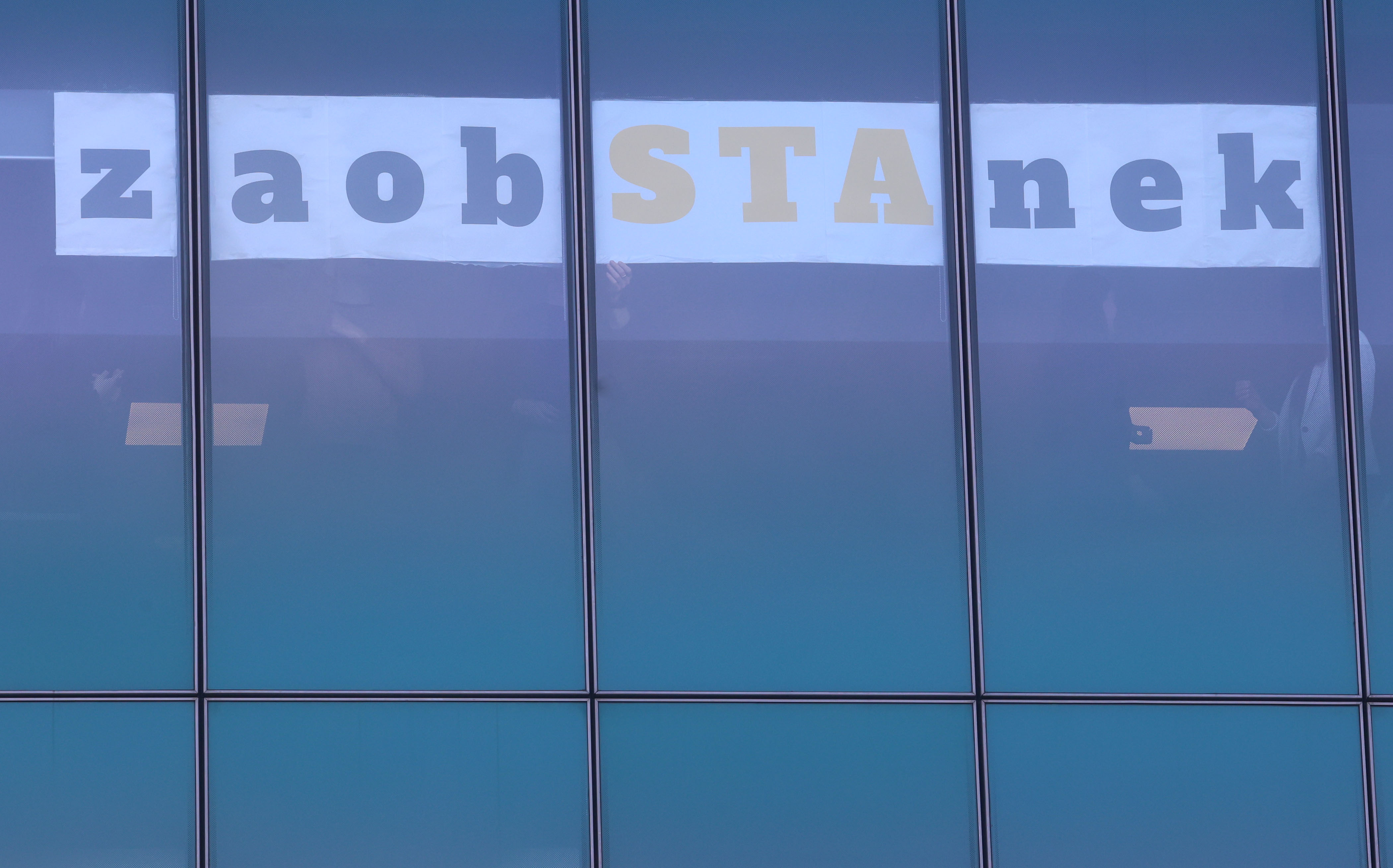 napis, stanje je resno, STA