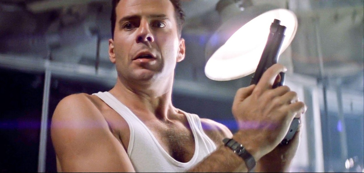 Umri pokončno, bruce willis