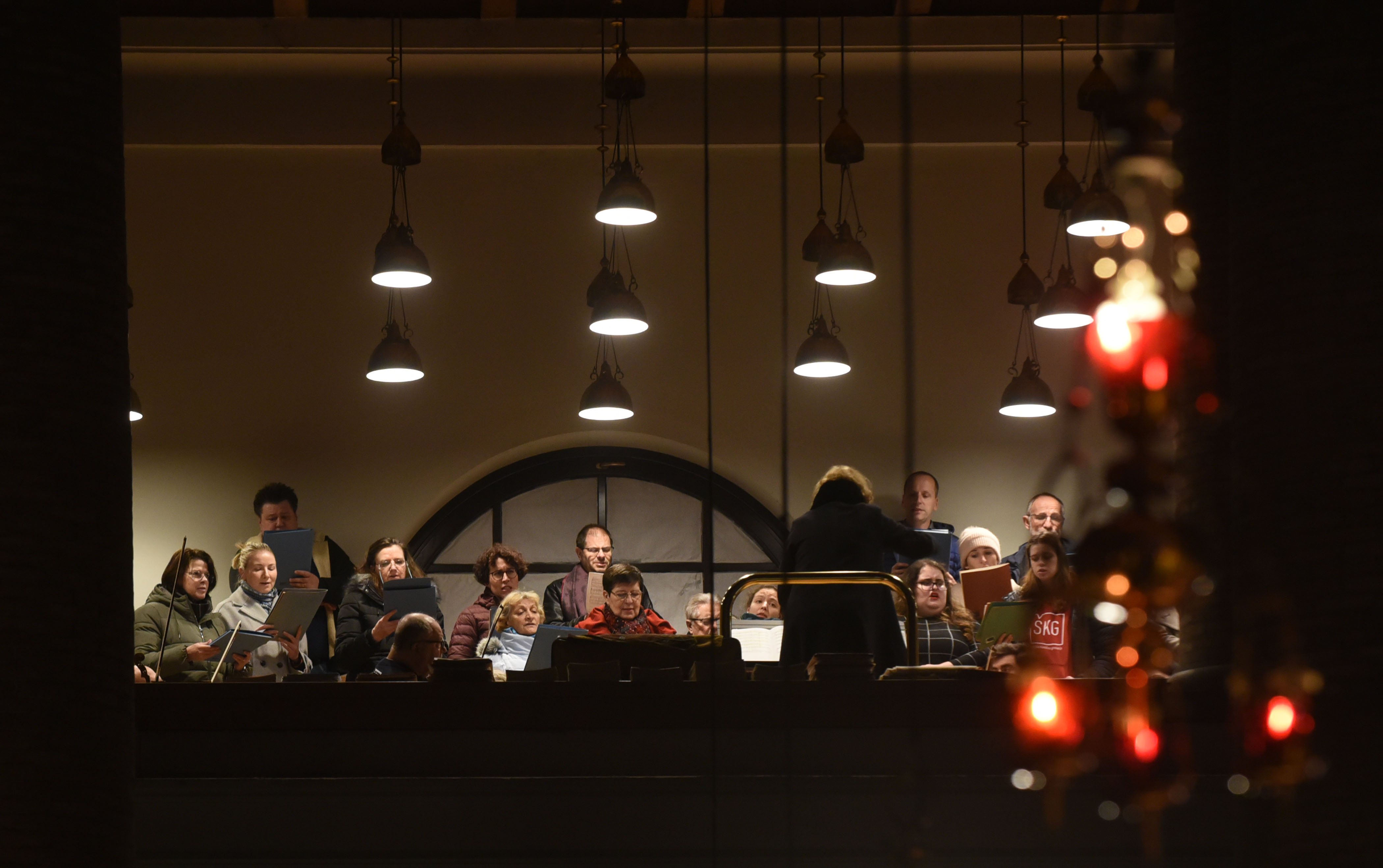 Praznično vzdušje božič ljudje jaslice