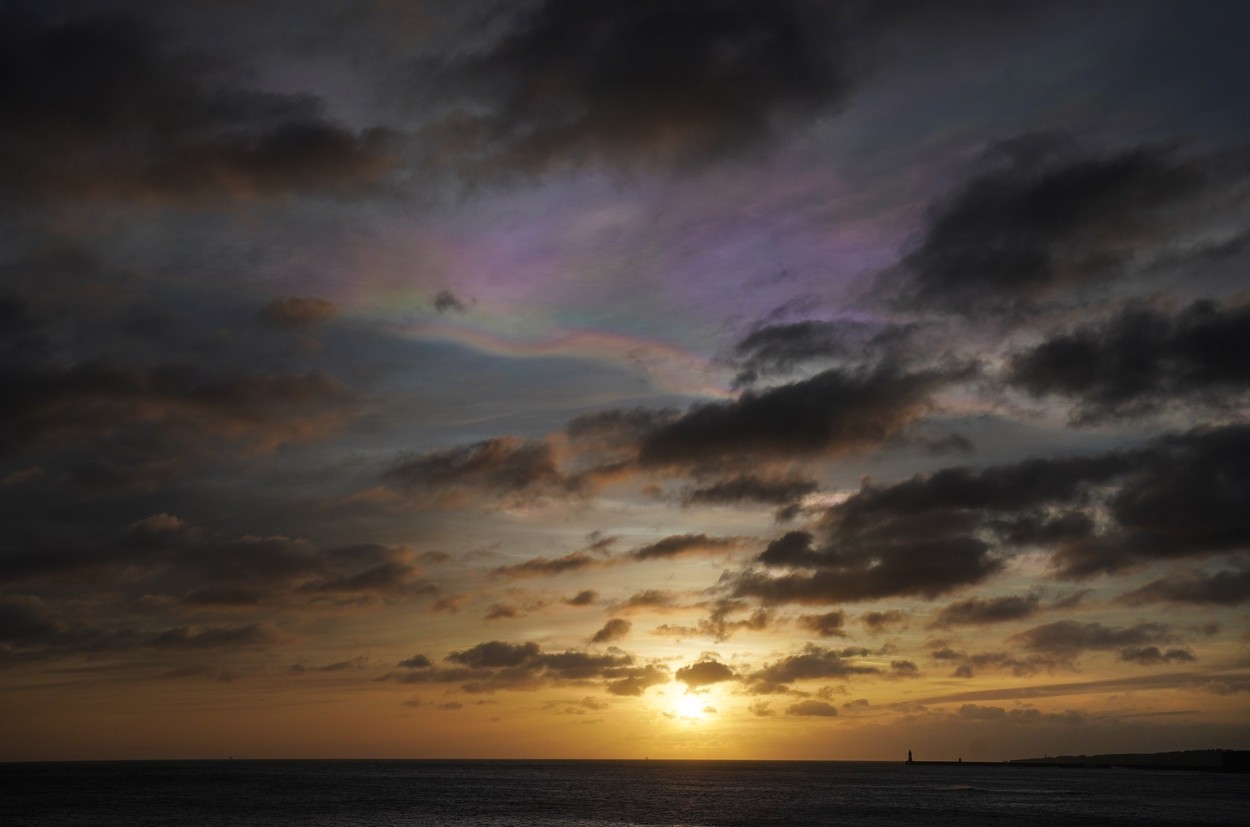 Mavrični oblaki na severu Velike Britanije (Foto: PROFIMEDIA)