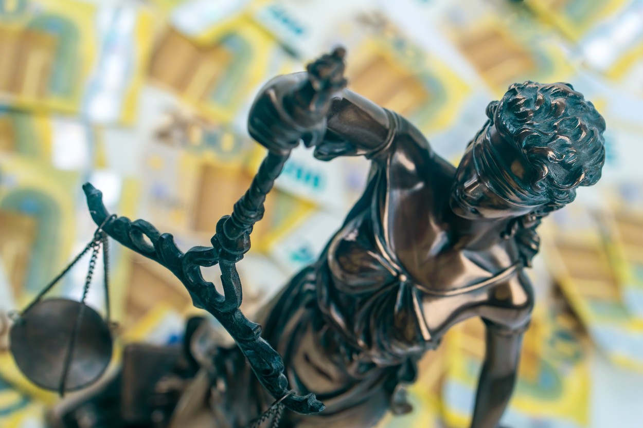 SODIŠČE, DENAR, PLAČE