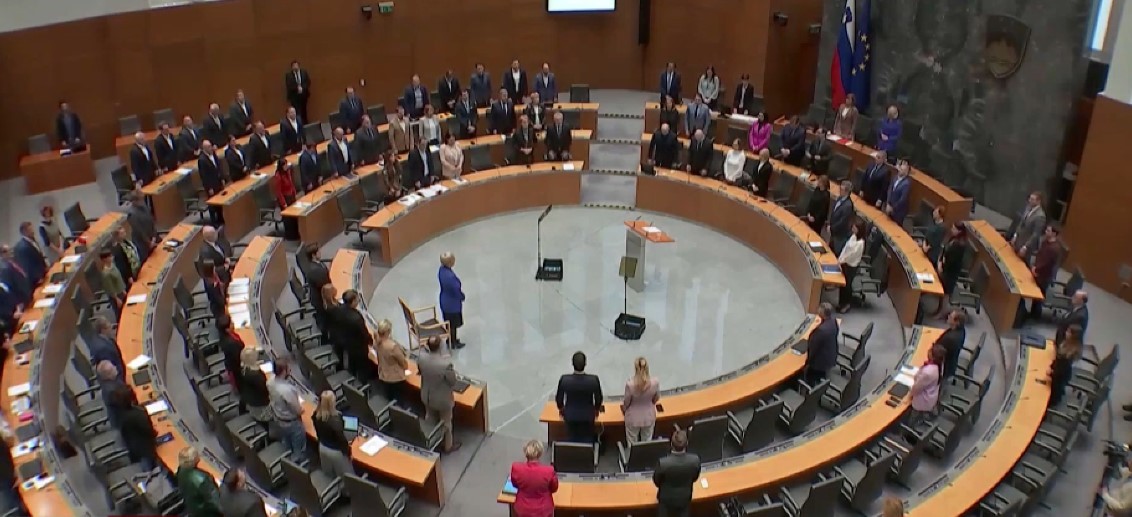 Državni zbor, minuta molka