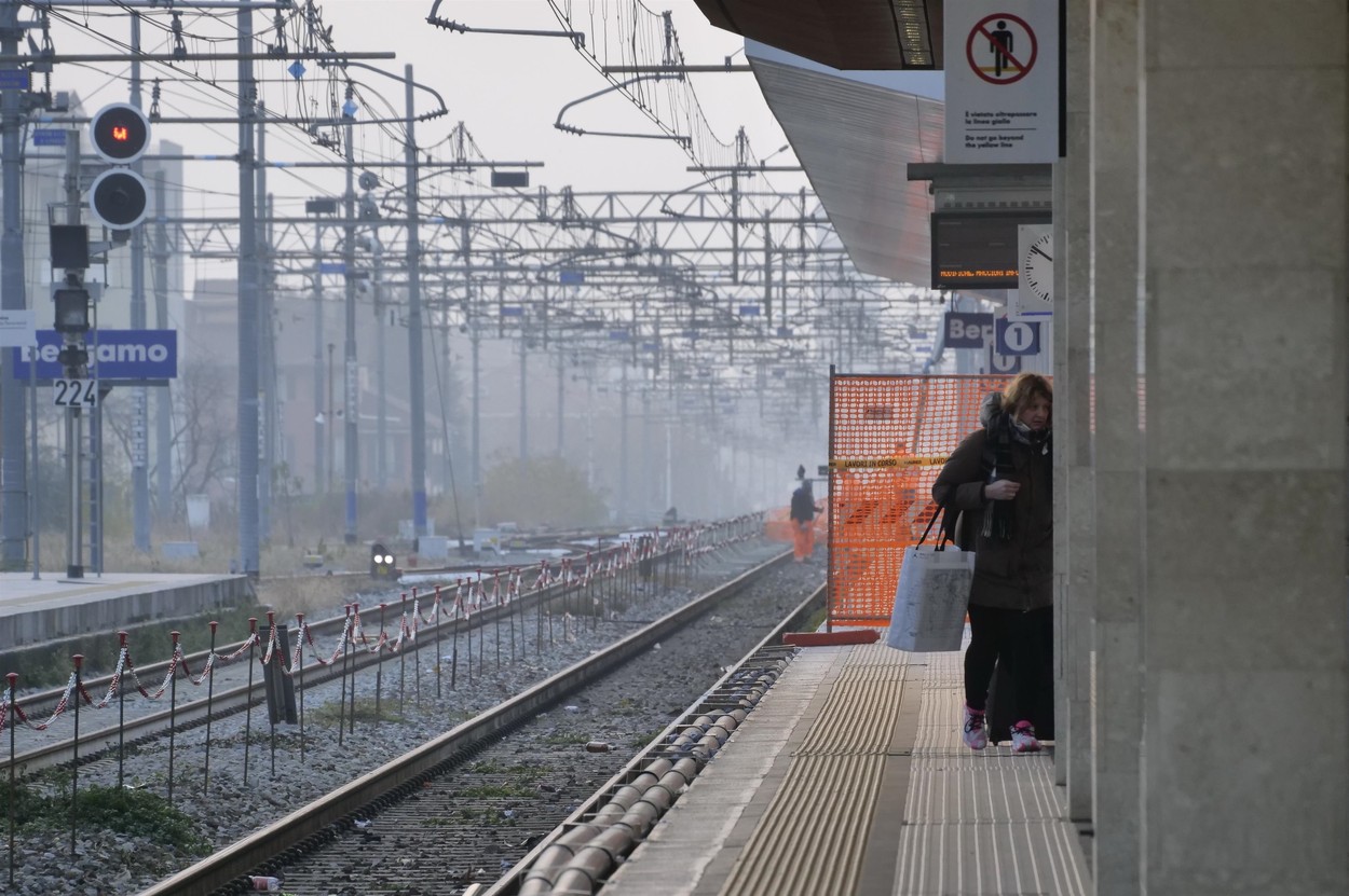 italija,dela,Bergamo,železniška postaja,trains modified,železnice,vlaki,potniki,turizem