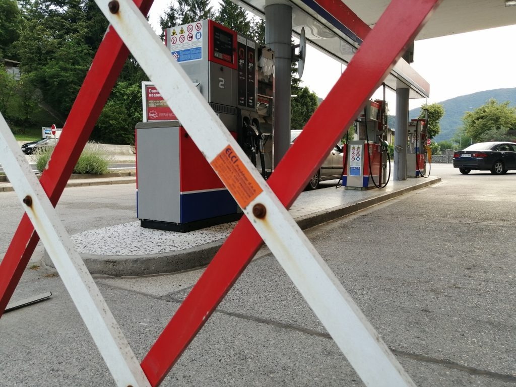 Bencinski servis Deskle