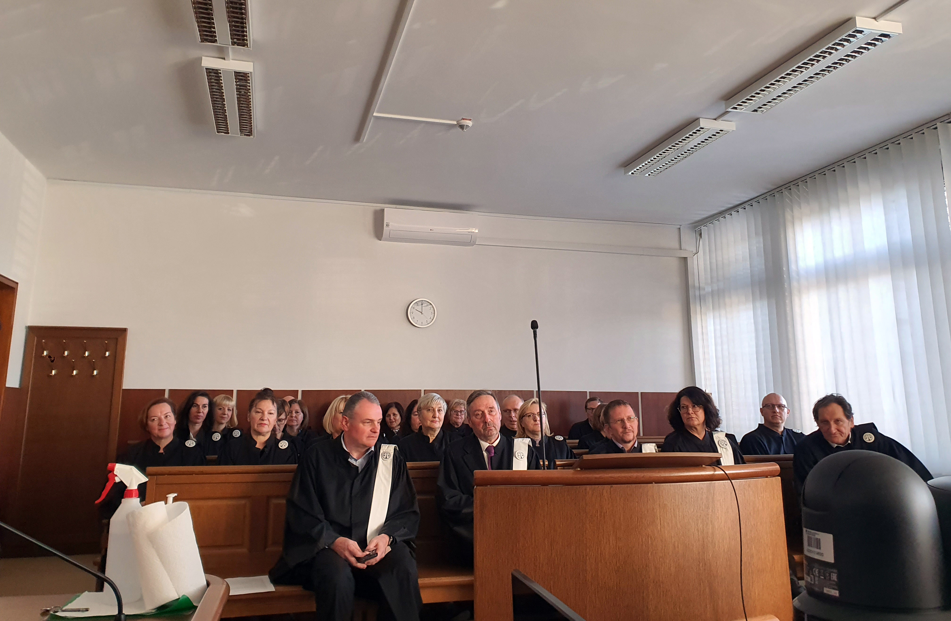 Enourna opozorilna stavka sodnikov in tožilcev,