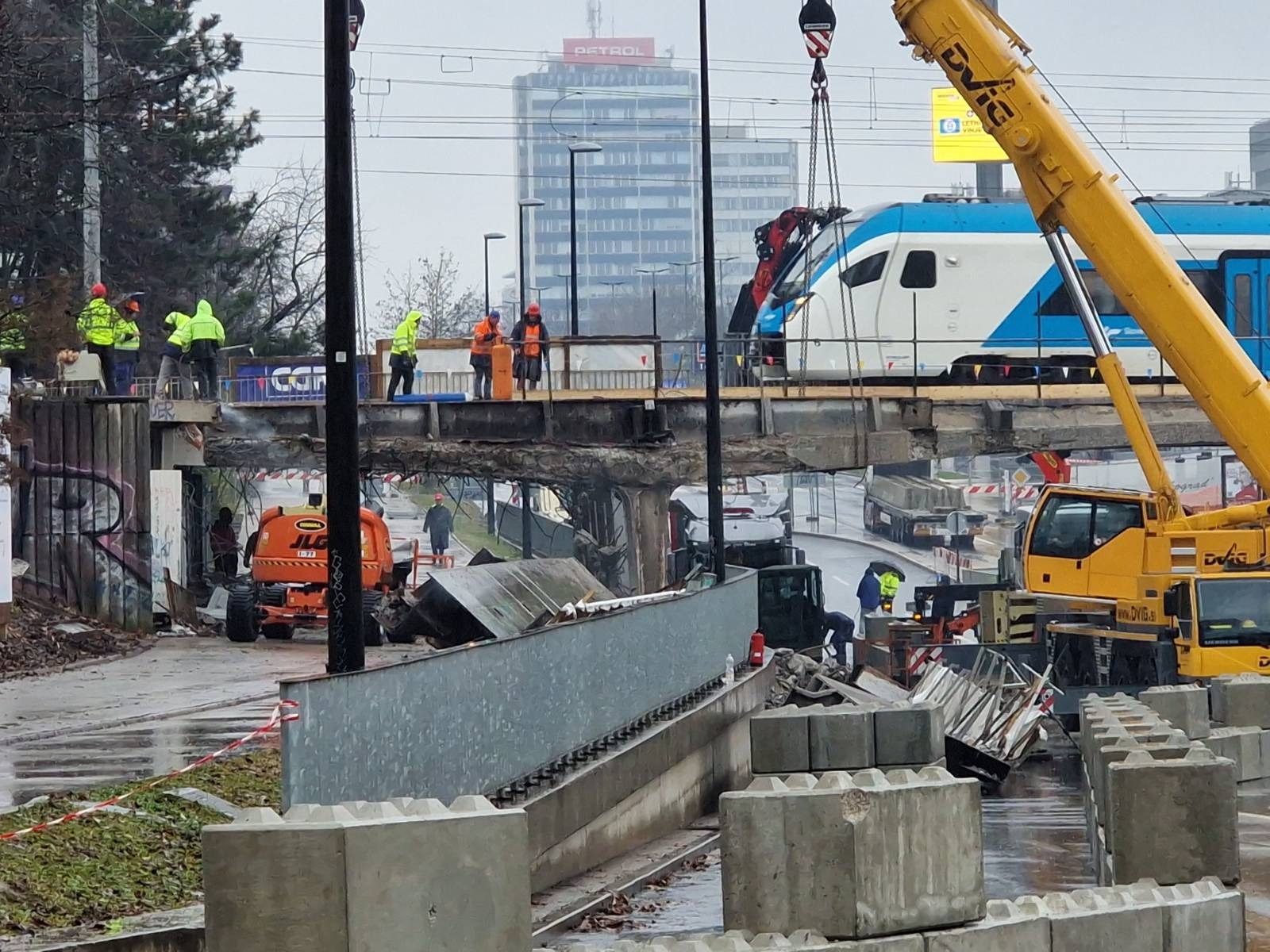 dela, nadvoz, Dunajska cesta