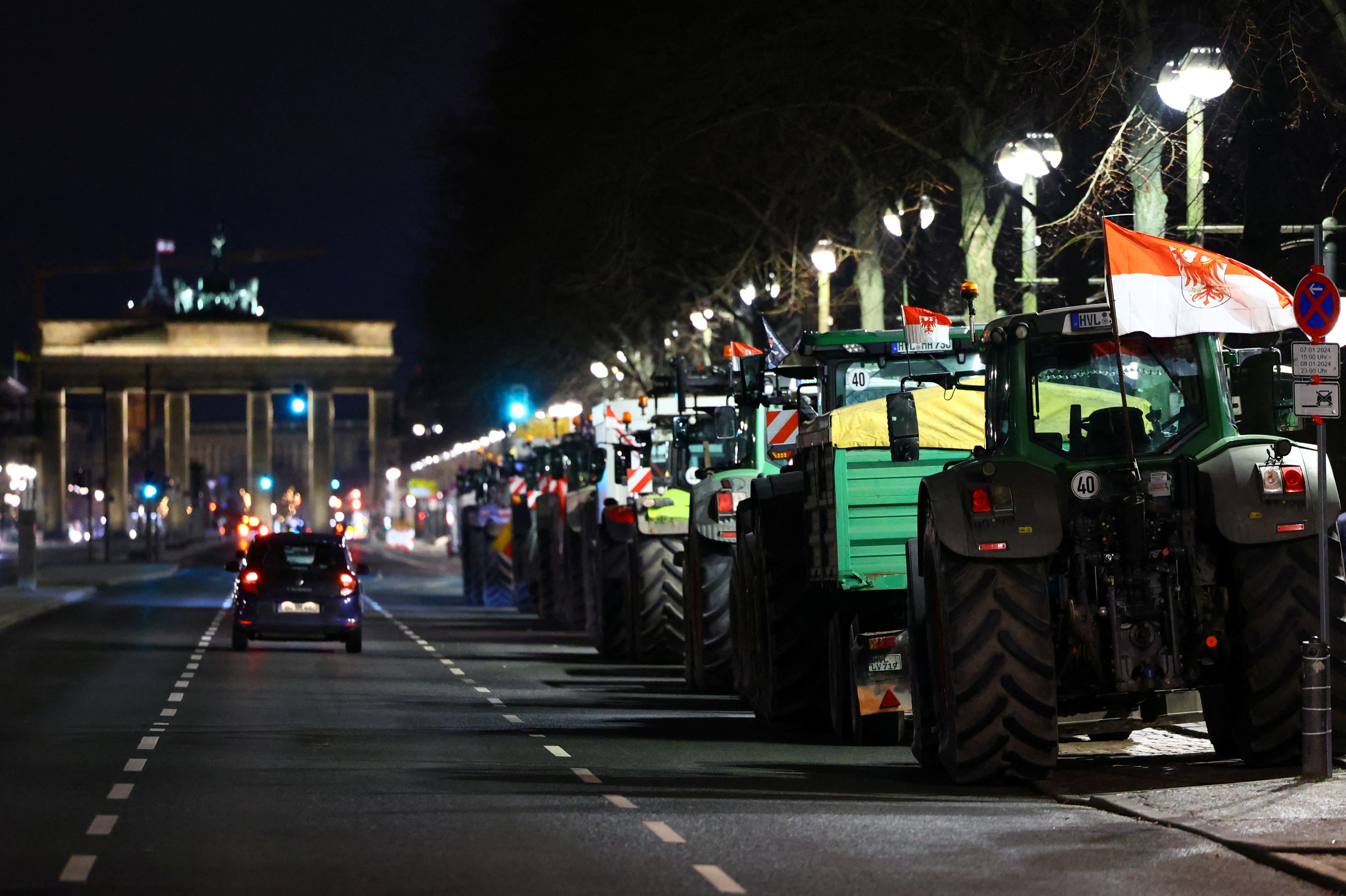 Protest kmetov v Berlinu (Foto: REUTERS/Fabrizio Bensch)