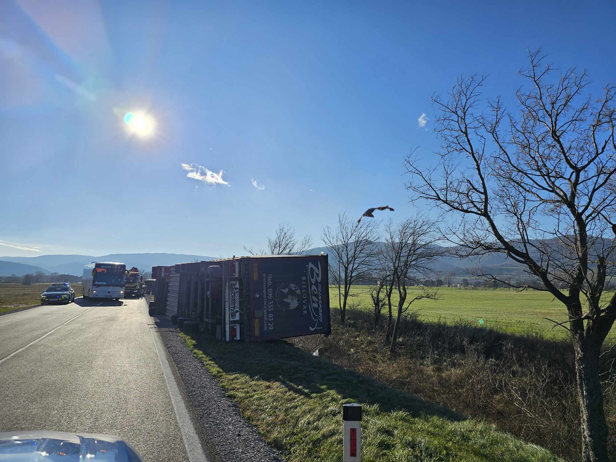 prevrnjeni tovornjaki, burja, vipavska doilina
