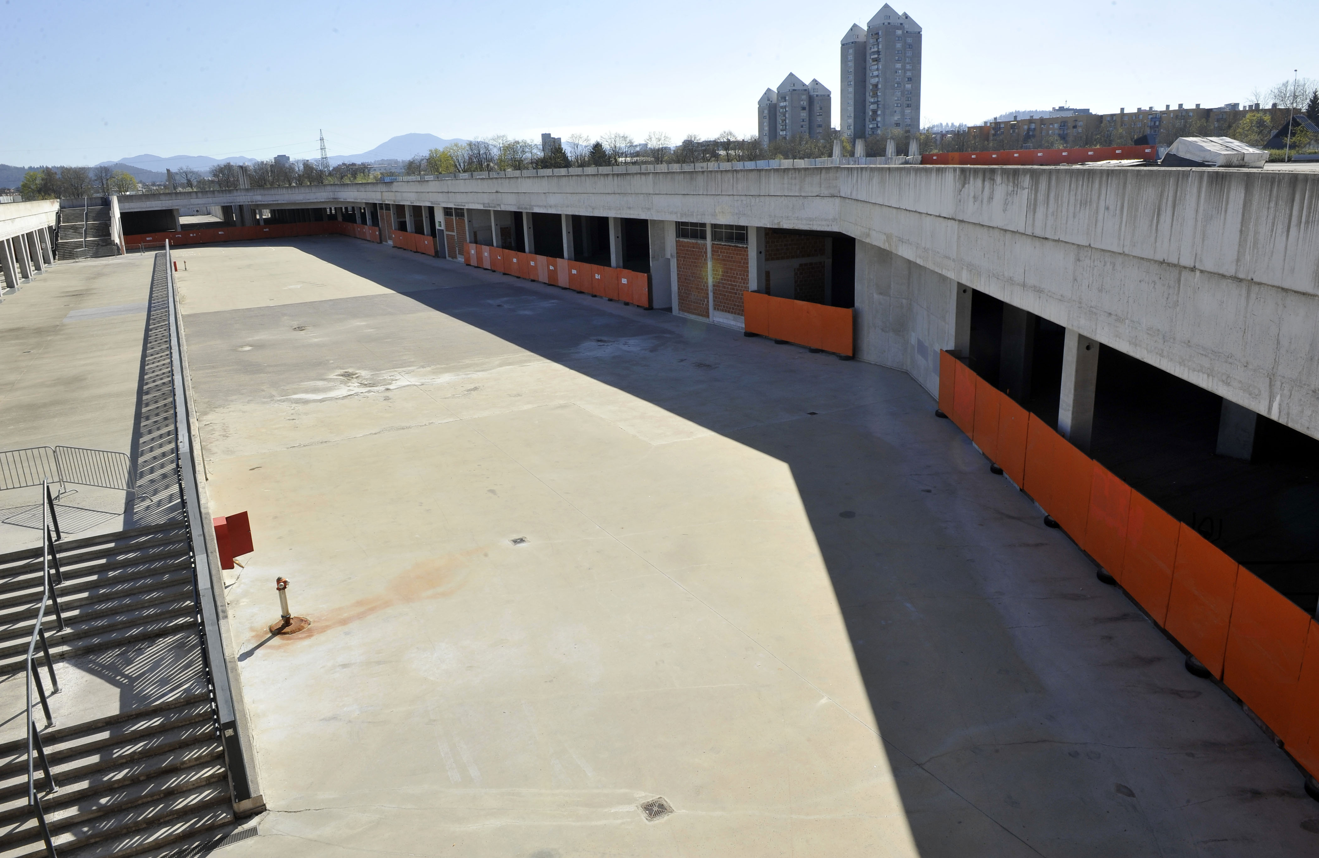 Stožice, trgovski del. nedokončani del stožic, stozice, gradbisce