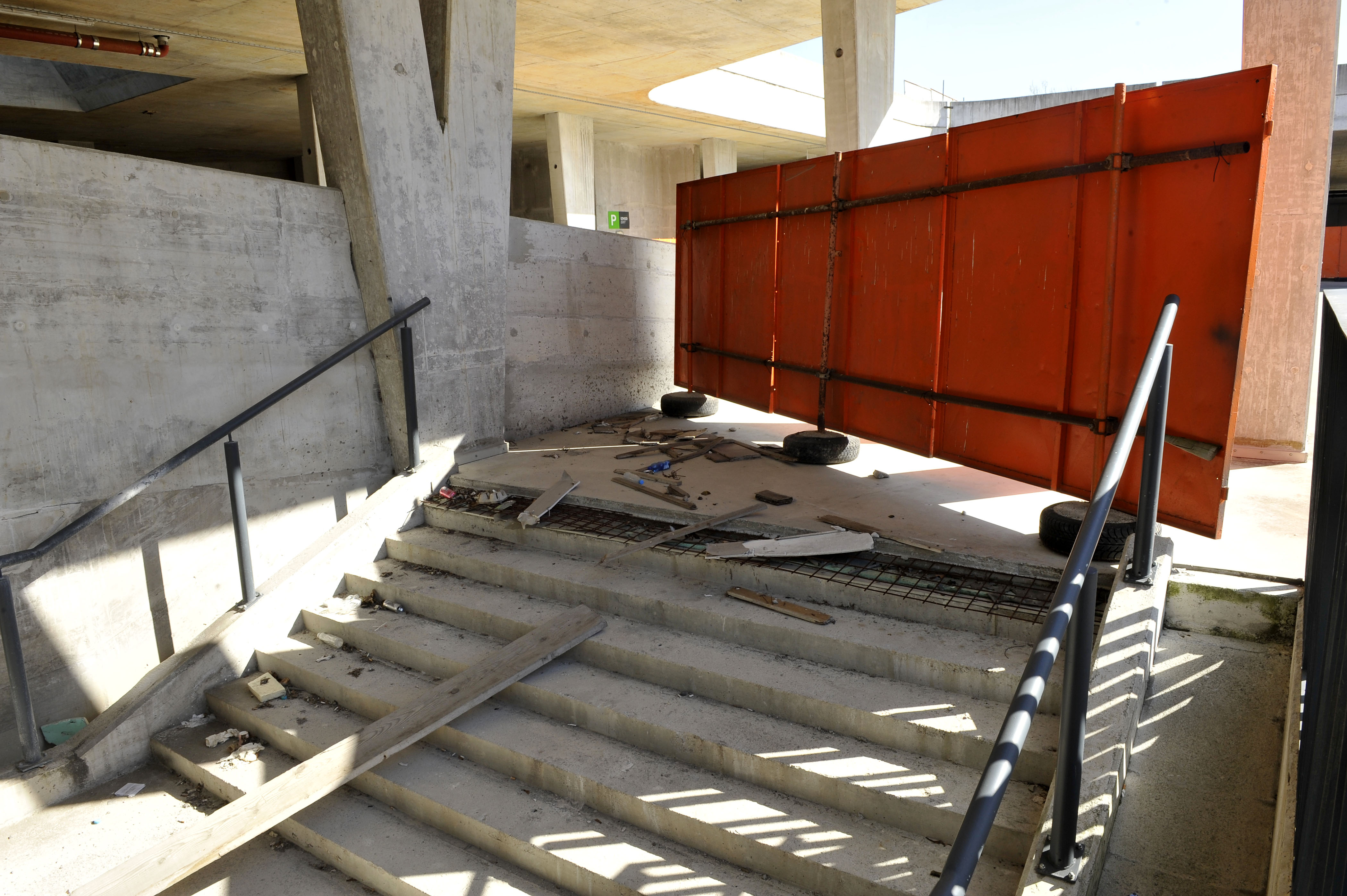 Stožice, trgovski del. nedokončani del stožic, stozice, gradbisce