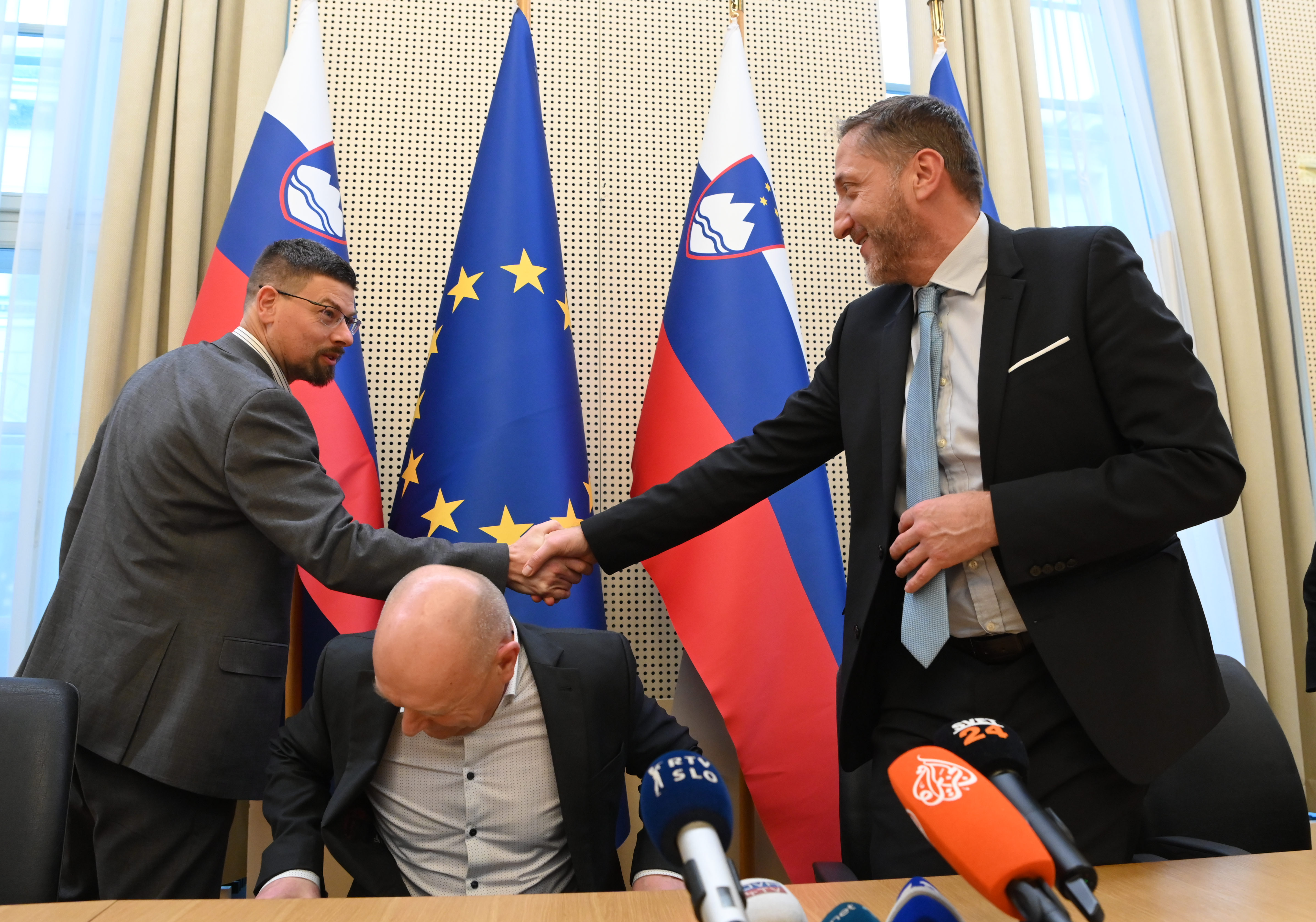 podpis, javni sektor, vlada, dogovor, klemen boštjančič