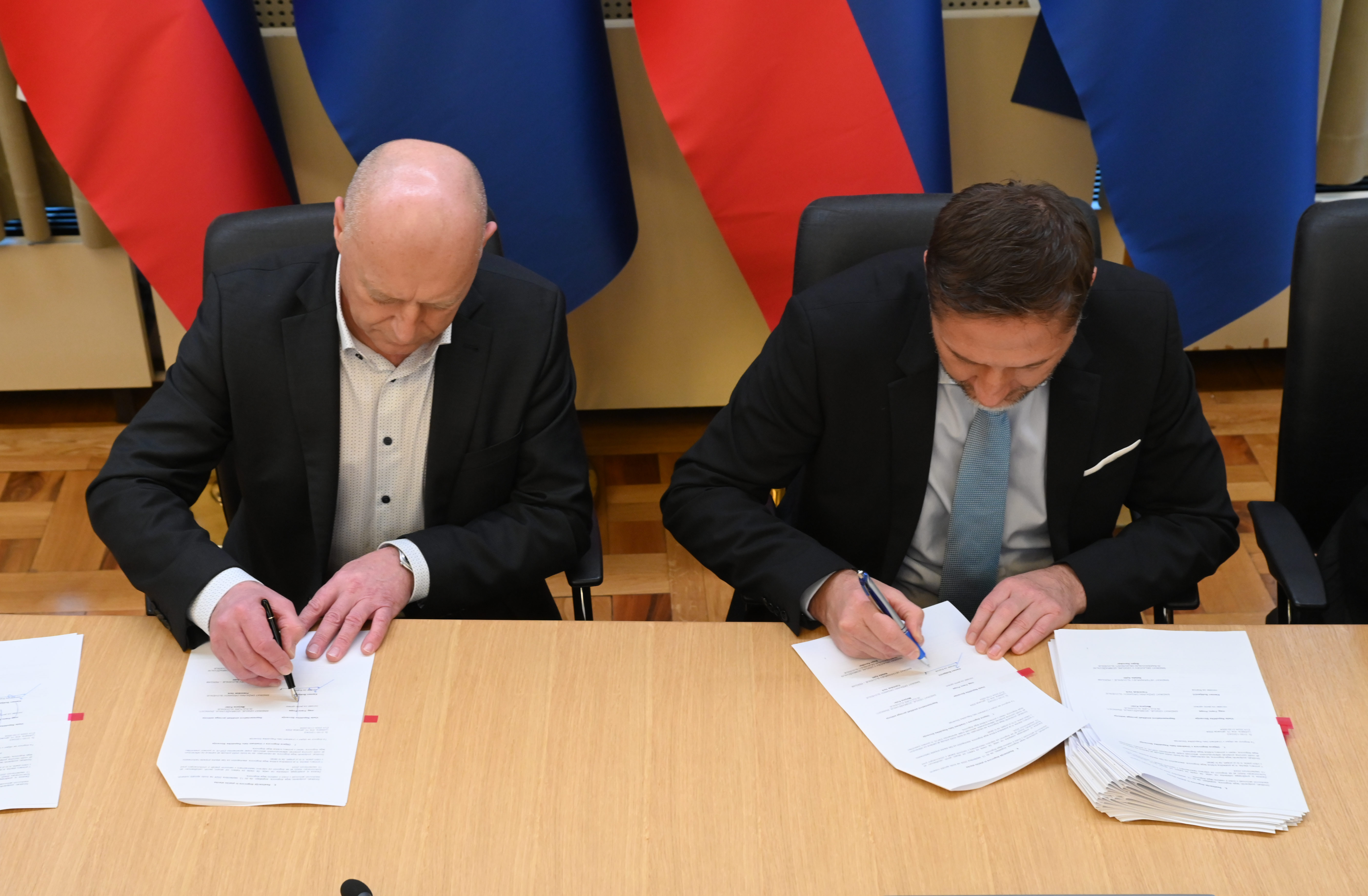 podpis, javni sektor, vlada, dogovor, klemen boštjančič