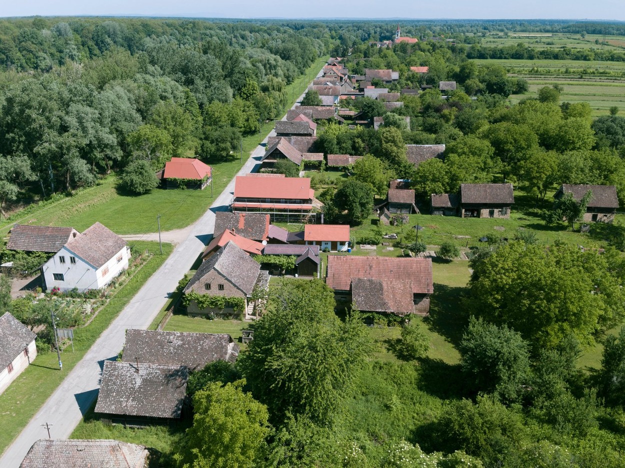 Hrvaška vas, vas, stare hiše