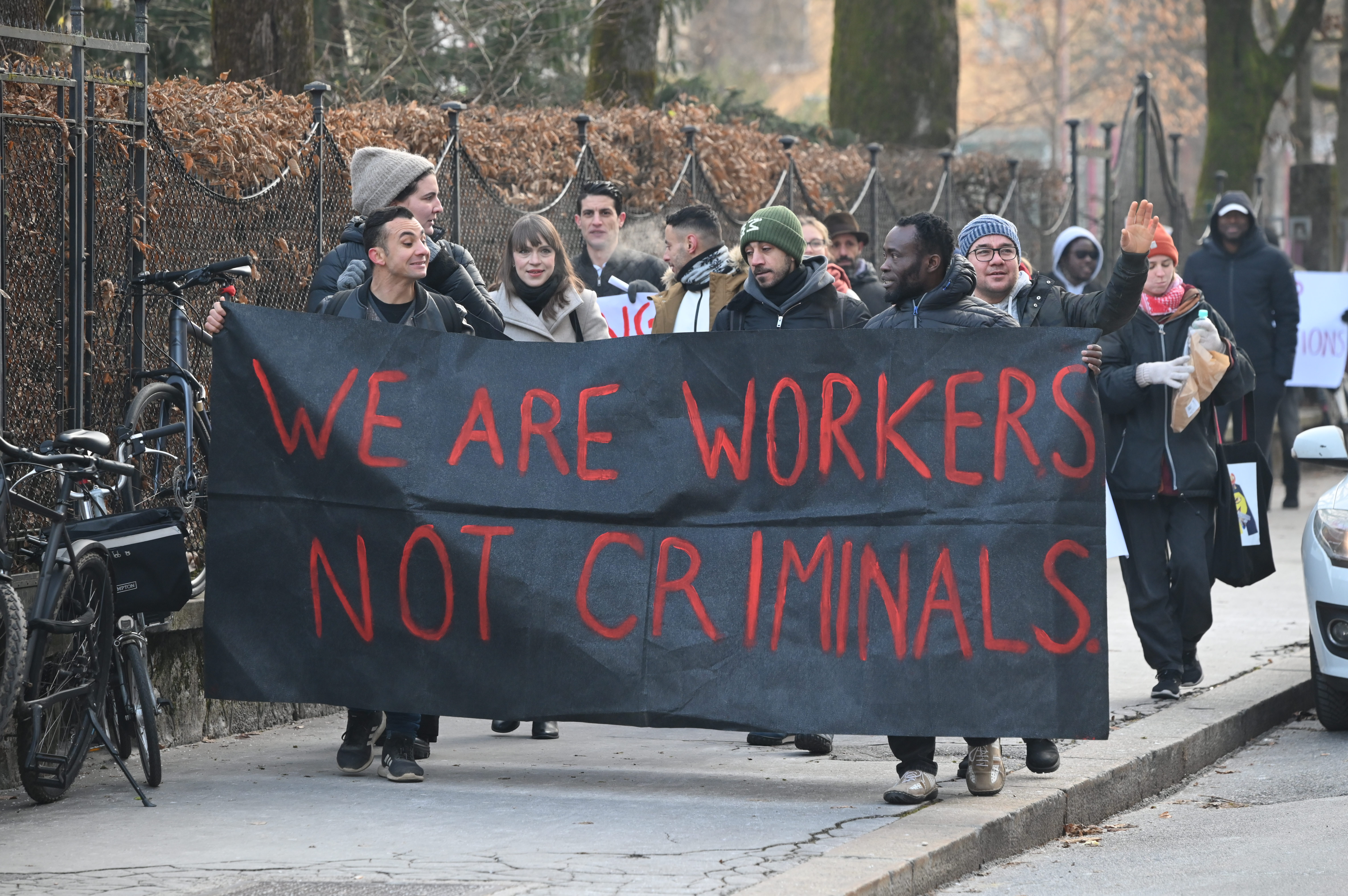 Novinarska konferenca ekipe Ambasade Rog pred vlado