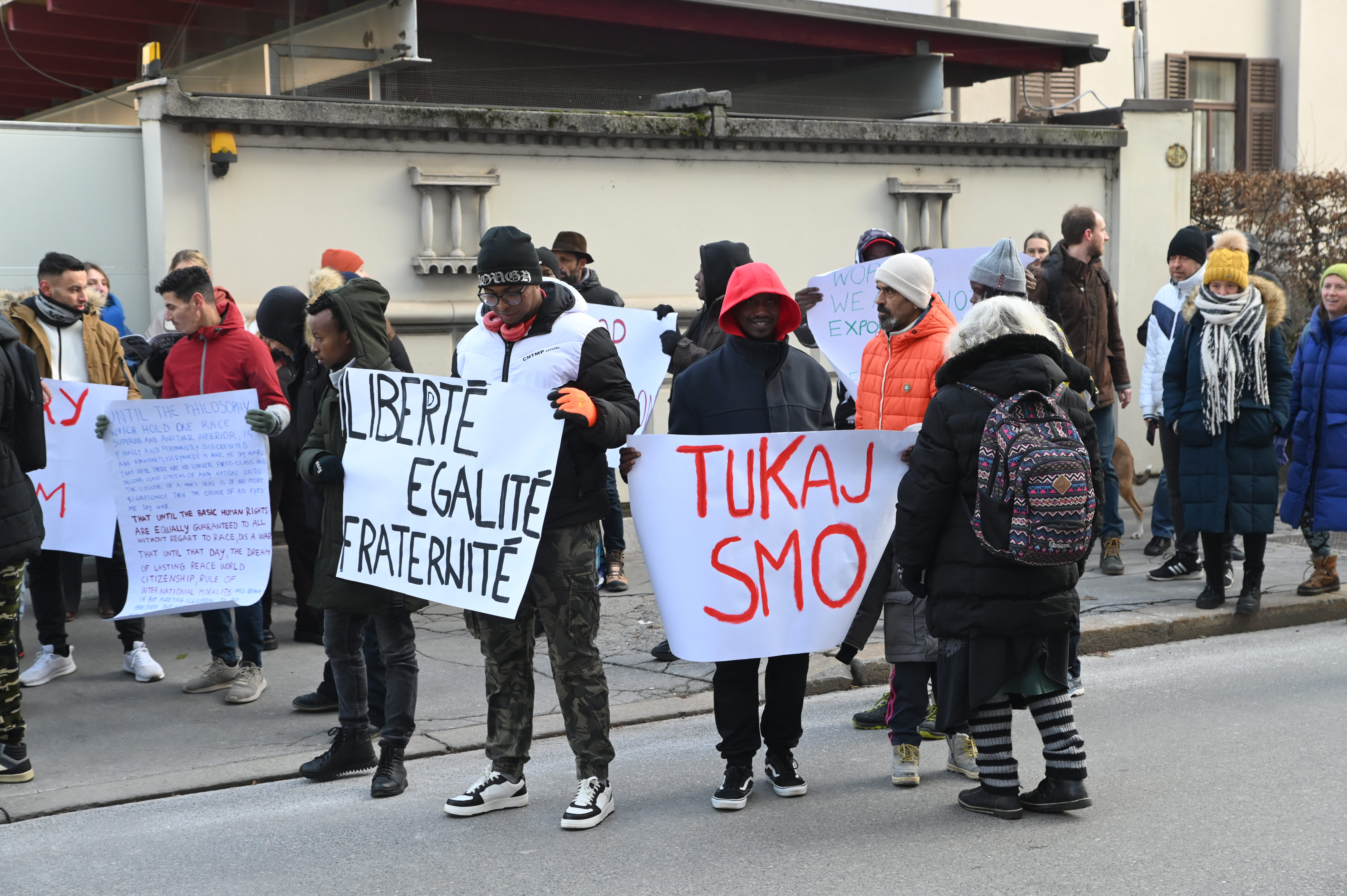Novinarska konferenca ekipe Ambasade Rog pred vlado