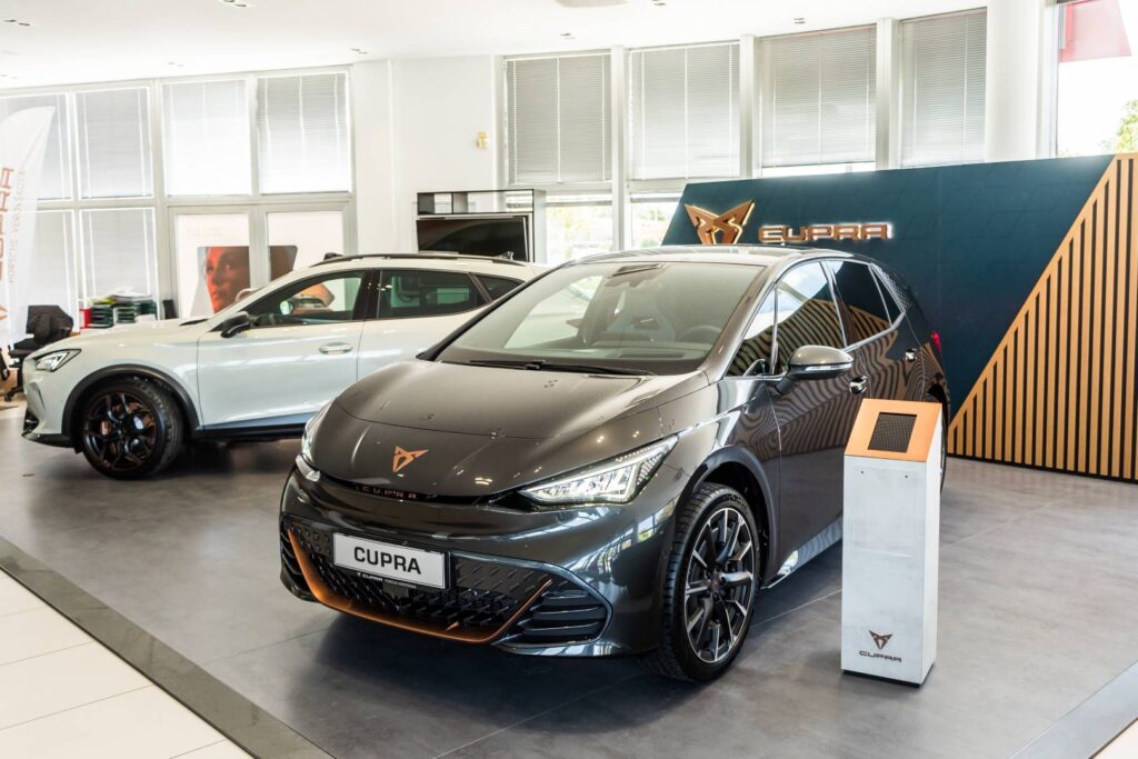 1705062143-cupra-born-bold-akcija-elektricni-porsche-inter-auto-4-1024x683.jpg