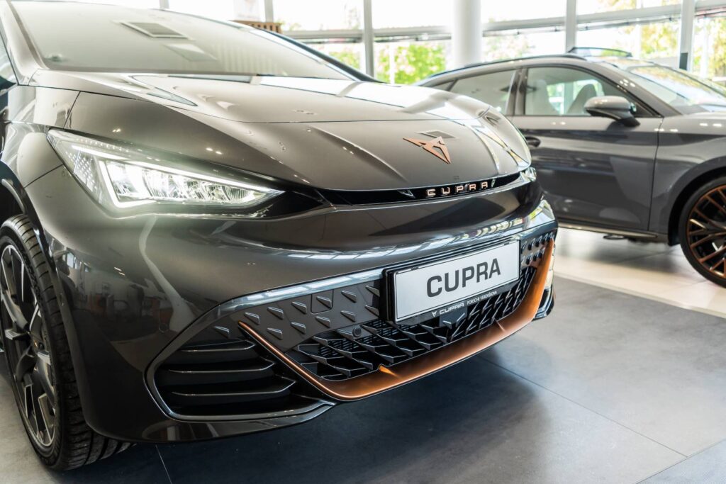 1705062438-cupra-born-bold-akcija-elektricni-porsche-inter-auto-6-1024x683.jpg