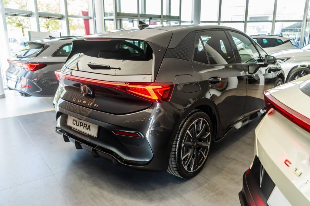 1705062529-cupra-born-bold-akcija-elektricni-porsche-inter-auto-7-1024x683.jpg