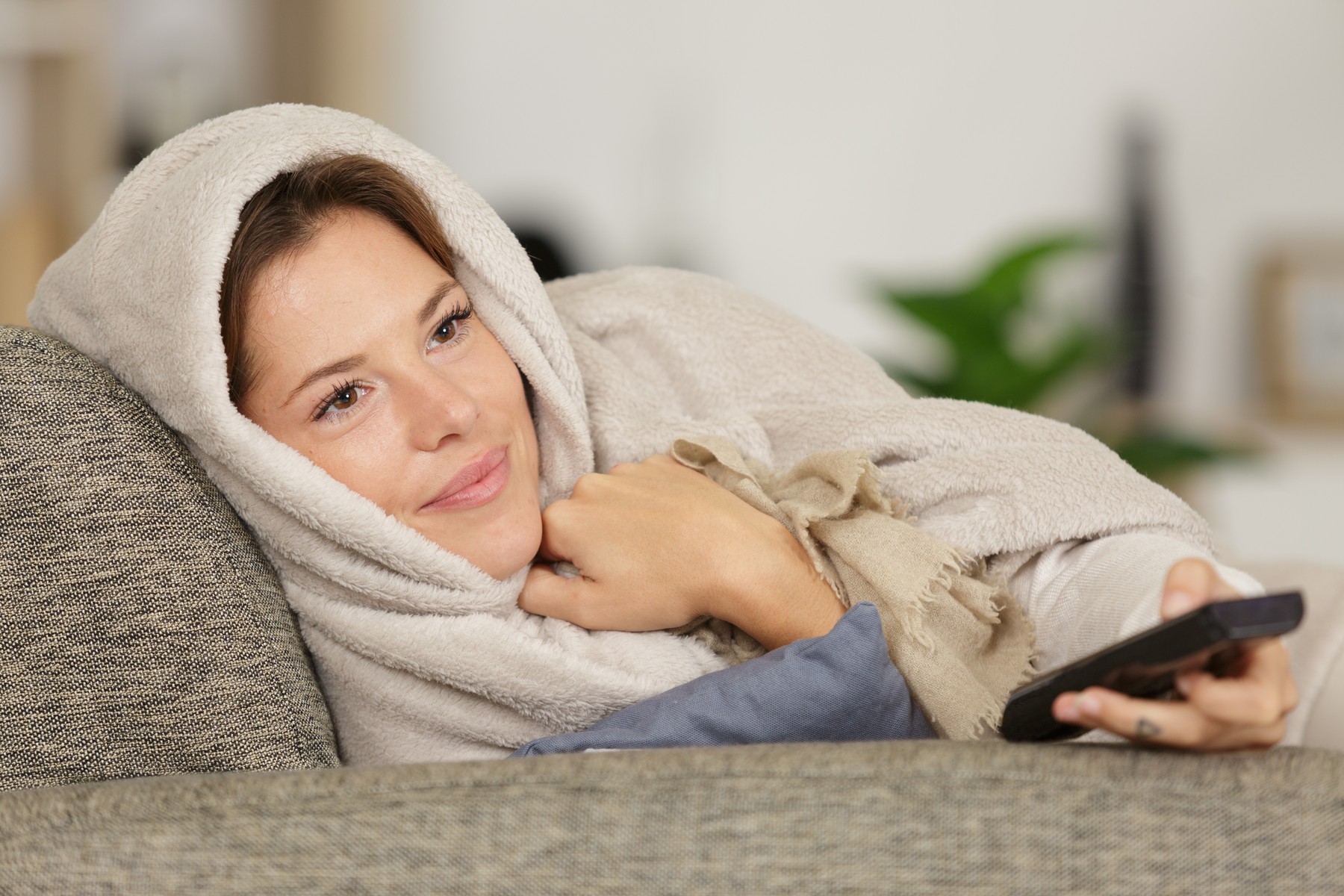 ženska, samota, televizija