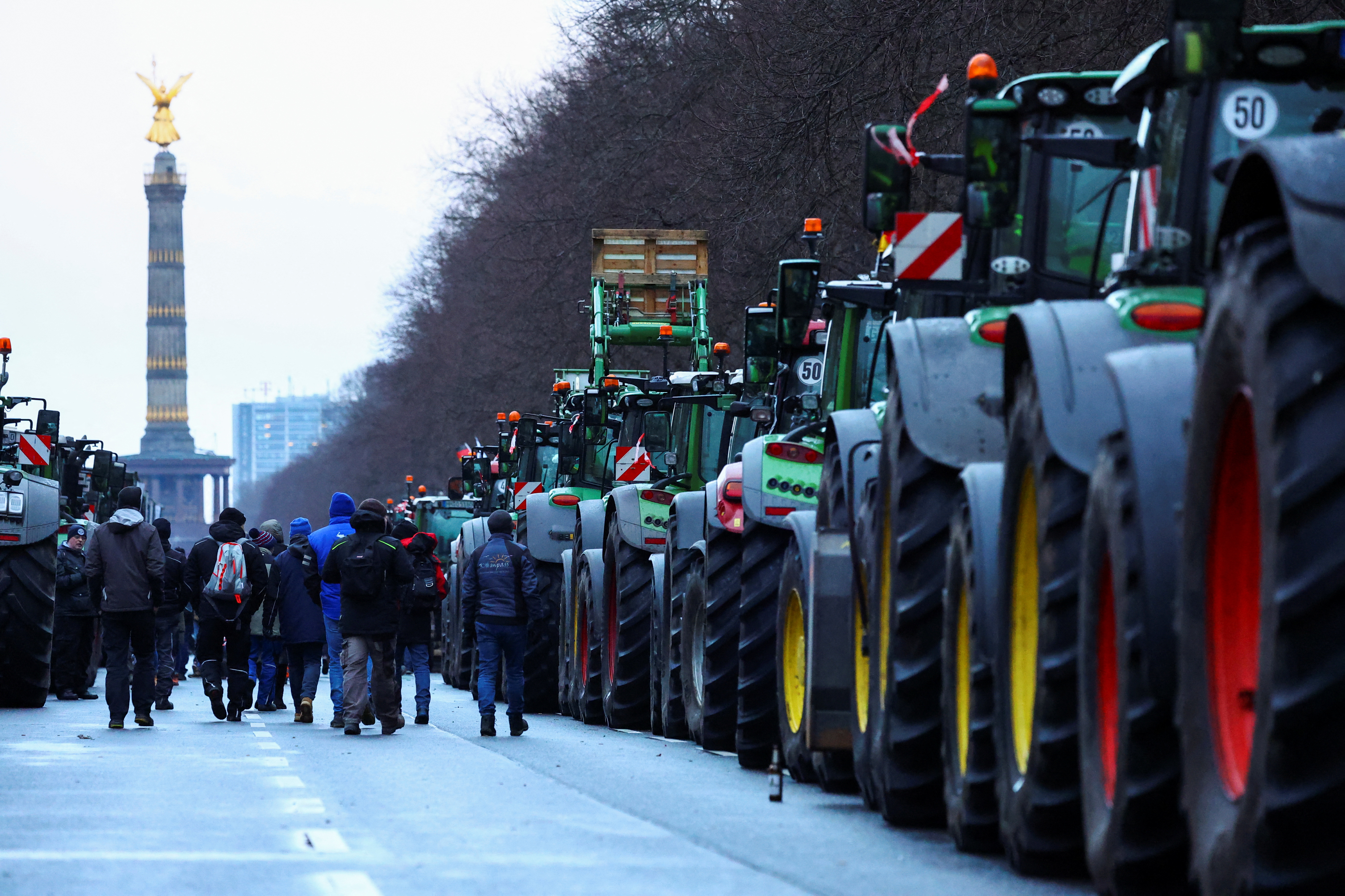 Nemški kmetje spet protestirajo. (Foto: Fabrizio Bensch/REUTERS)