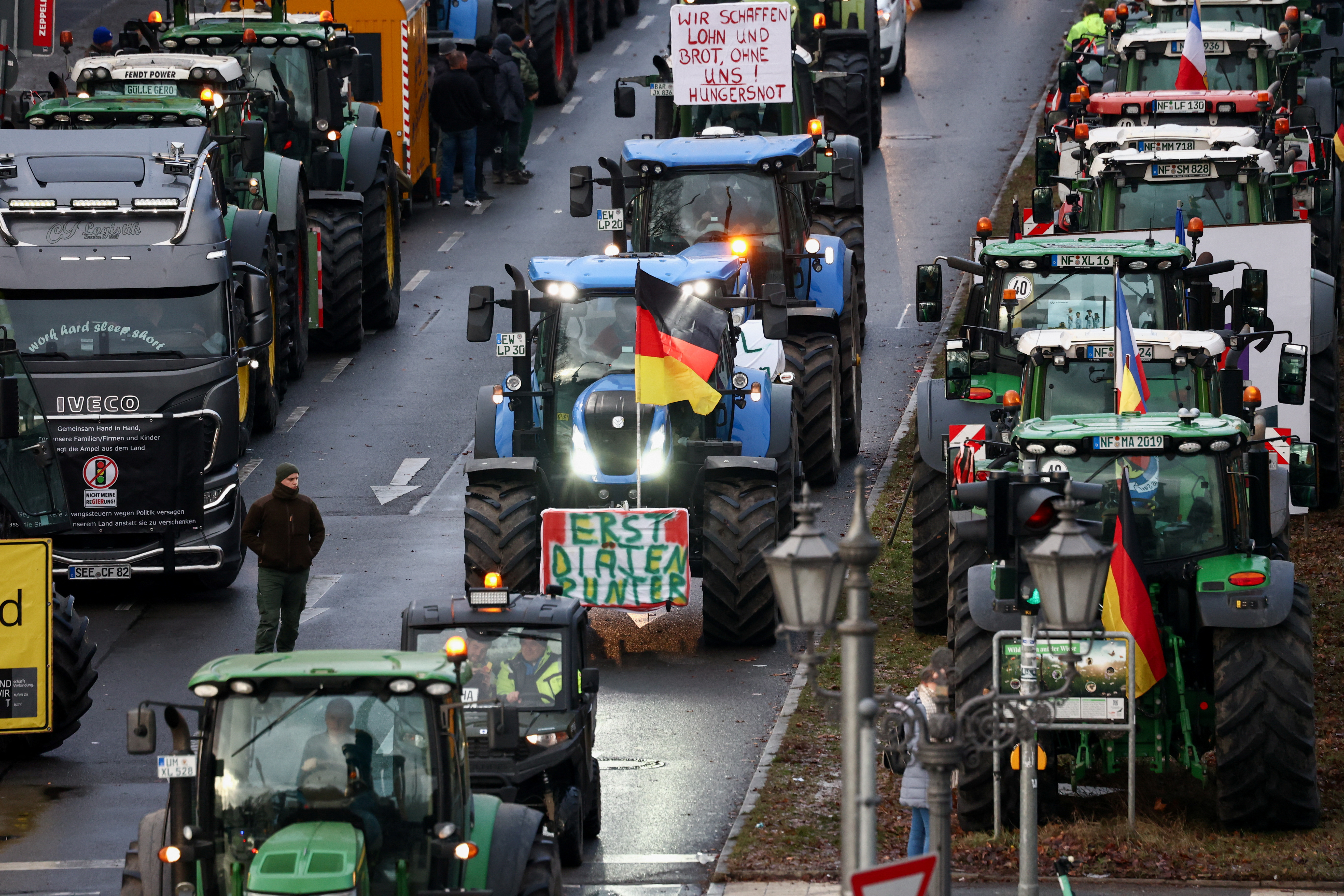 Nemški kmetje spet protestirajo. (Foto: Liesa Johannssen/REUTERS)