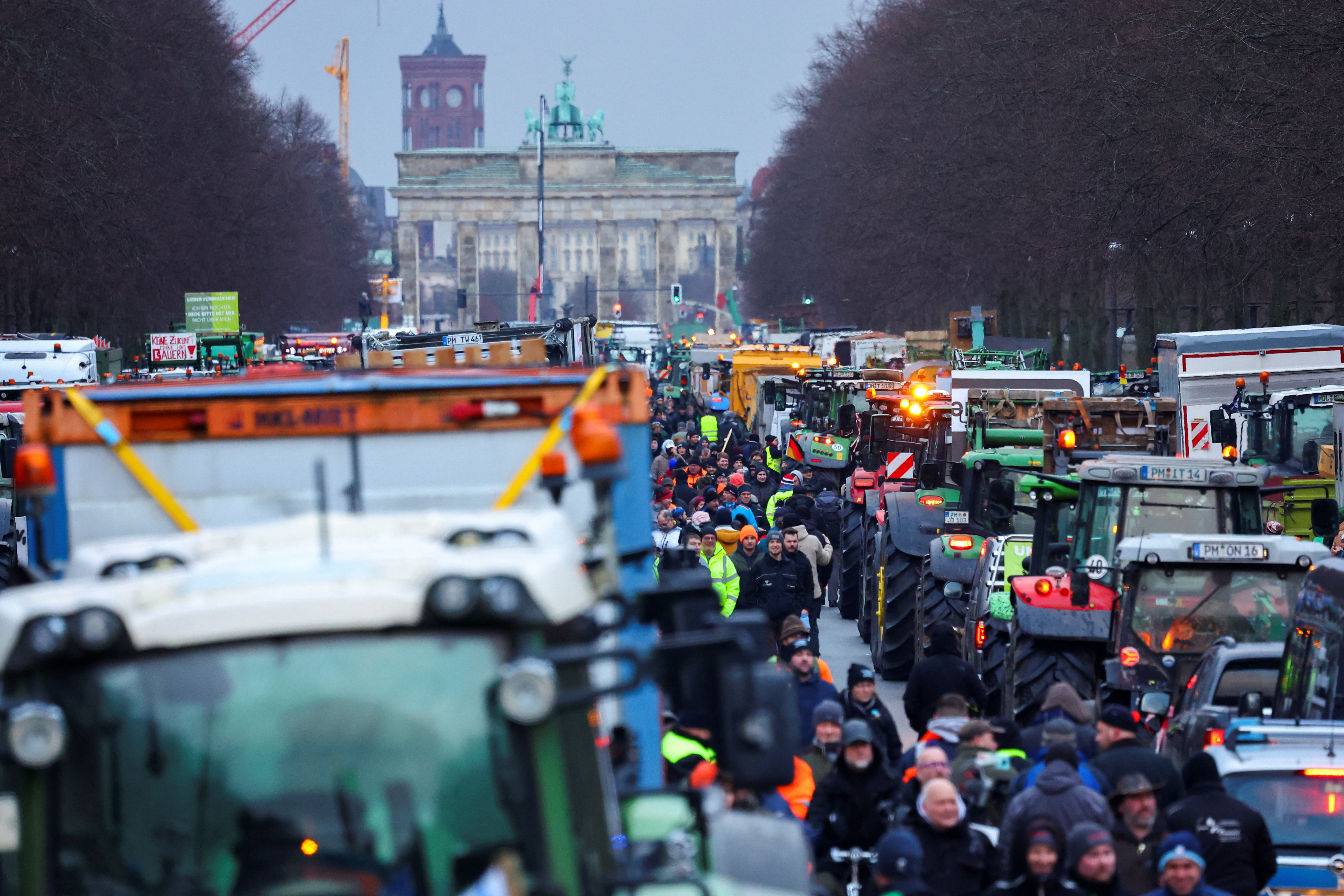 Nemški kmetje spet protestirajo. (Foto: Fabrizio Bensch/REUTERS)