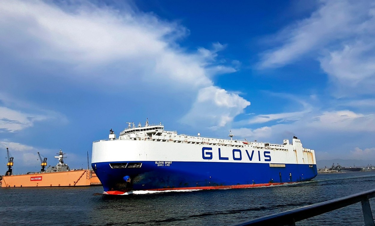 Glovis Caravel, Tesla, avtomobili