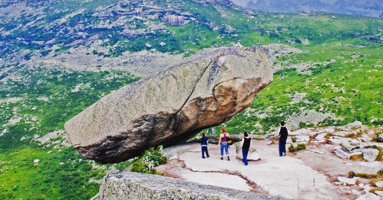 Viseča skala, viseči kamen, Sibirija, Rusija