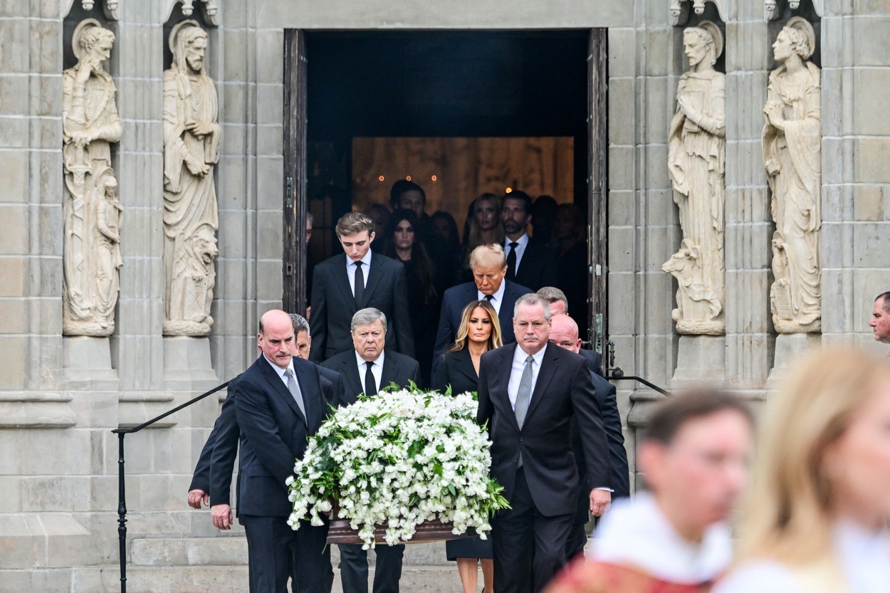 pogreb, amalija knavs