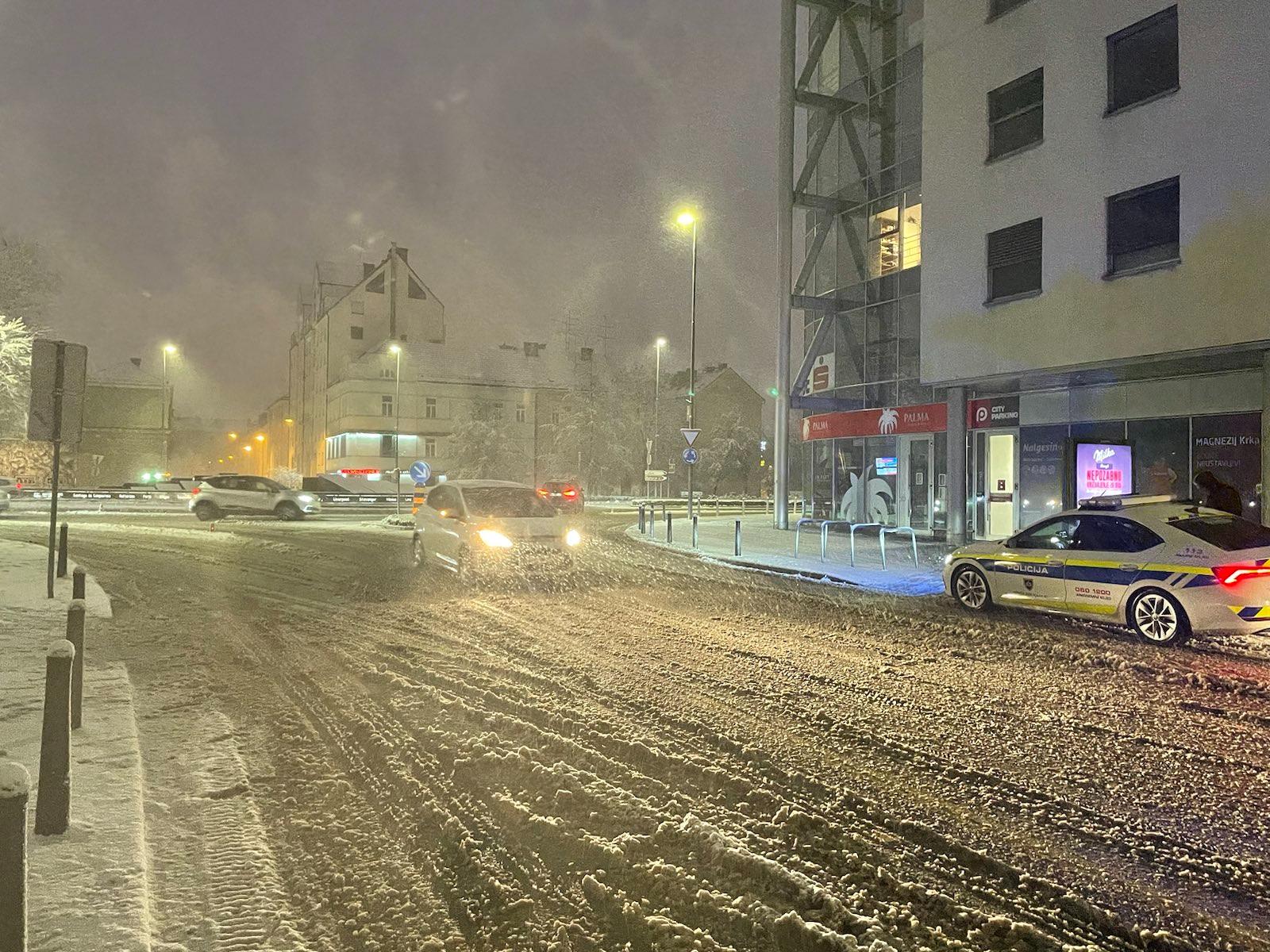 Štajerska prestolnica je bila med prvimi, ki jo je pobelil sneg. (Foto: N1)