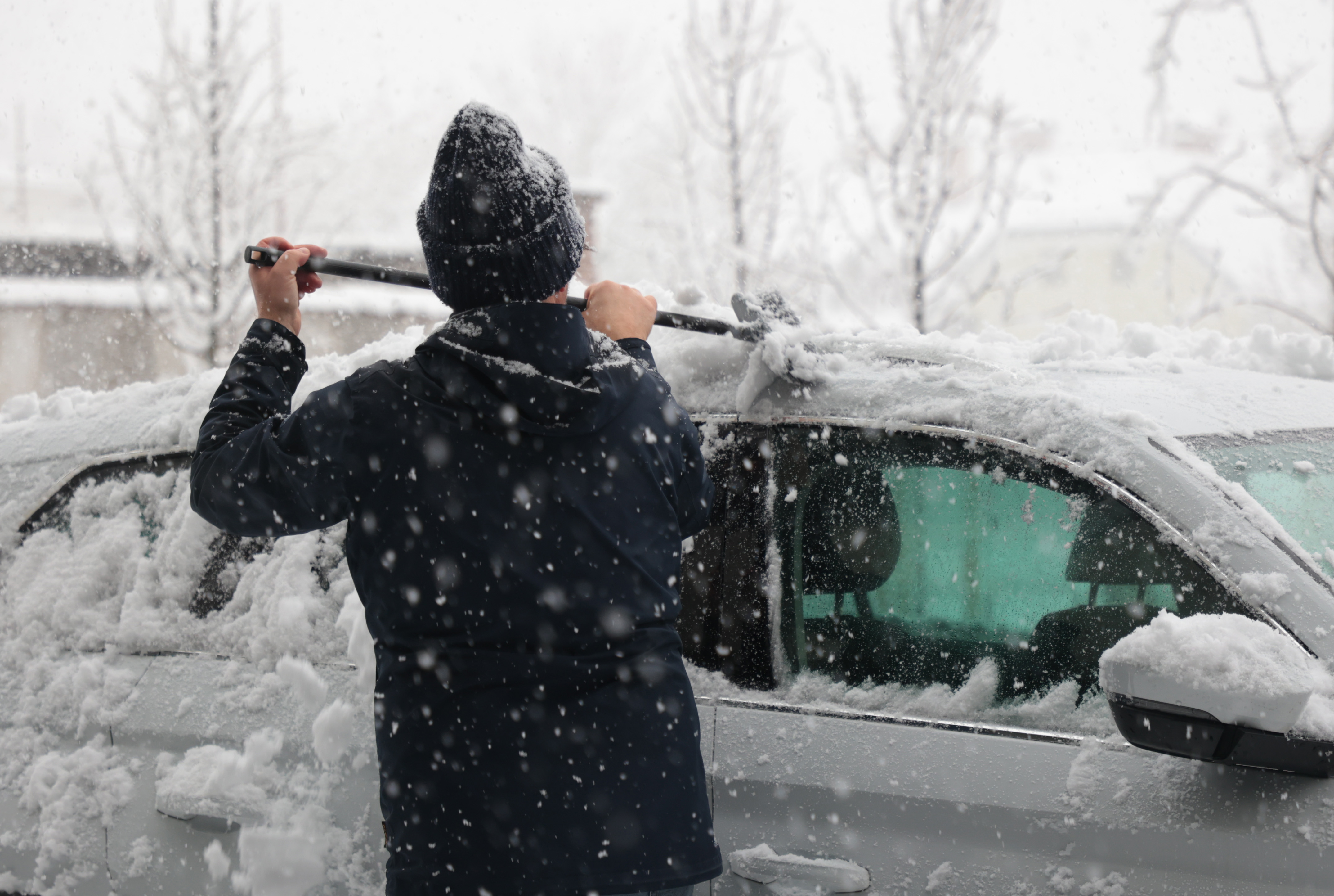 sneg, avto, čiščenje snega