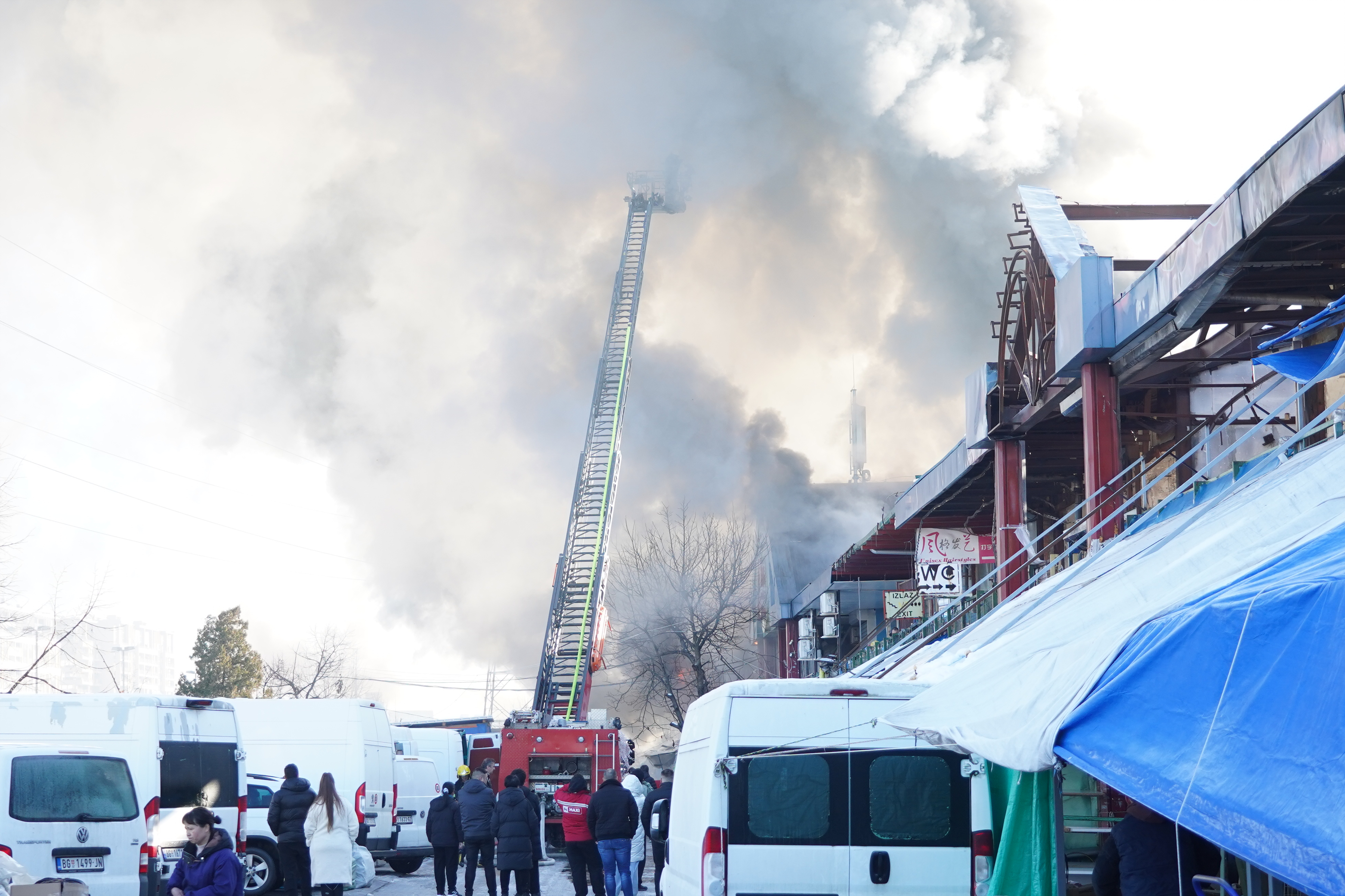 Požar v beograjskem trgovskem centru. (Foto: Antonio Ahel/ATAImages Foto: Antonio Ahel/ATAImages/PIXSELL/BOBO)