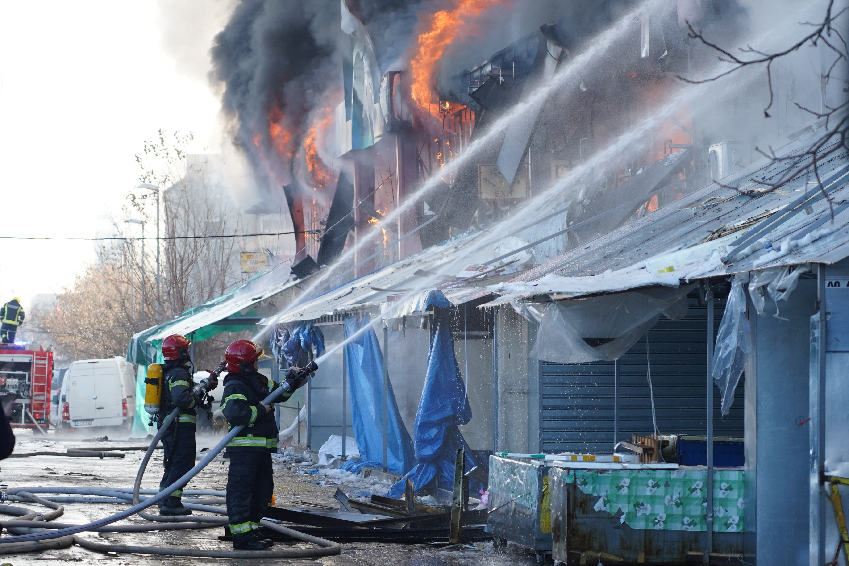 požar, helikopter, beograd, kitajski trgovski center, gašenje