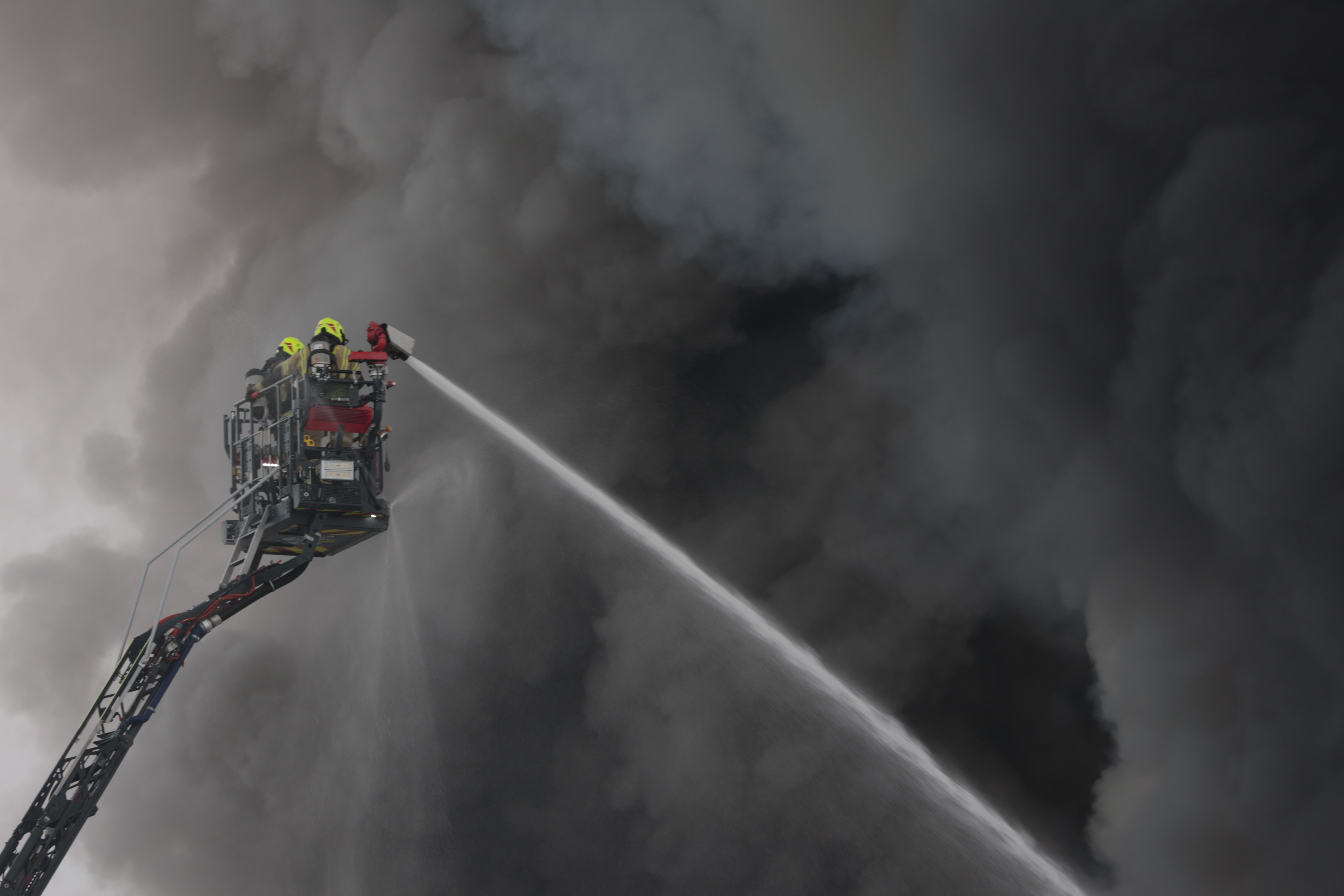 požar, škofja loka, gasilci, dim