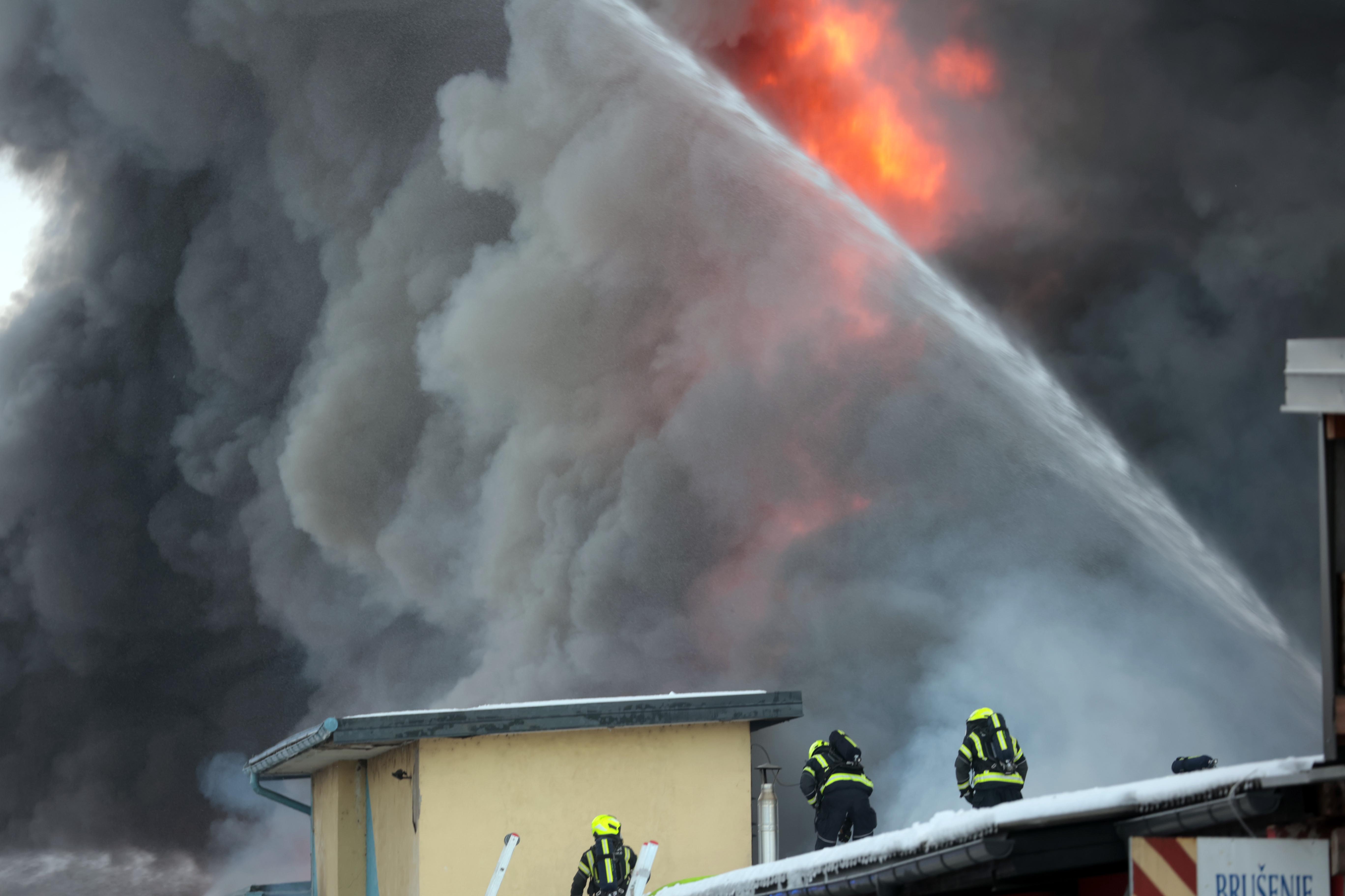 Petkovo gašenje požara v Škofji Loki (Foto: Borut Živulović/BOBO)