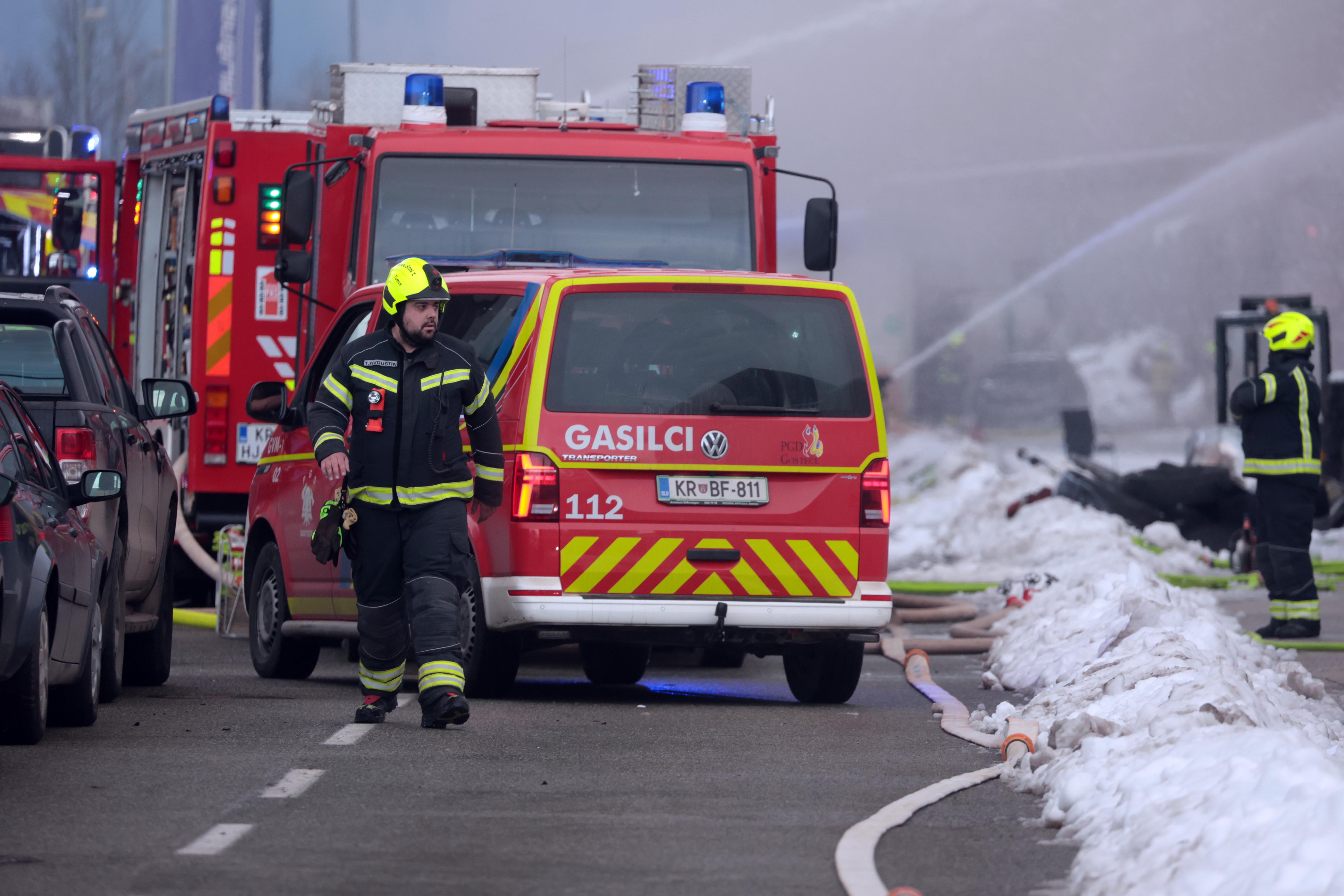 požar, škofja loka, gasilci