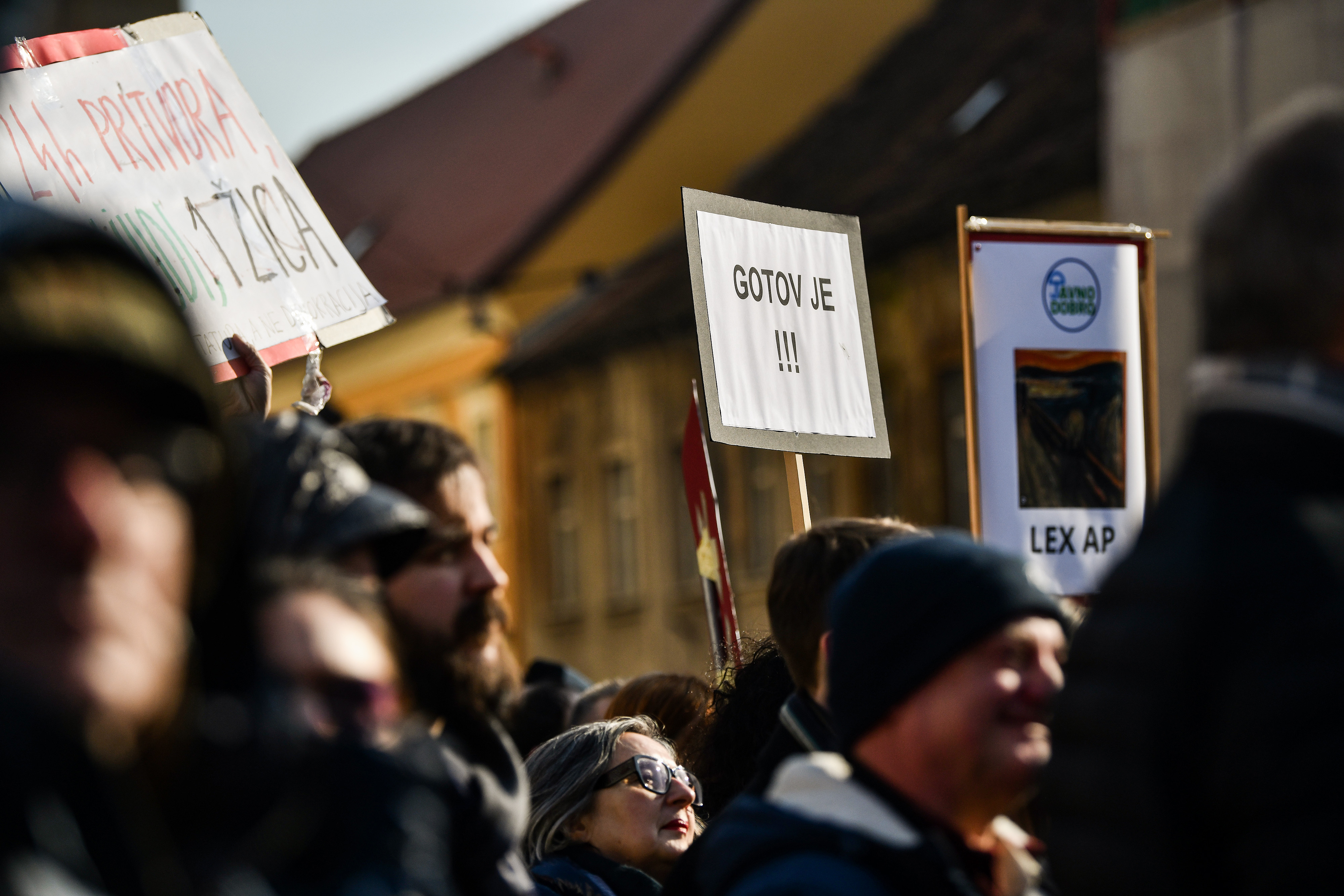 Protest novinarjev hrvaškega novinarskega društva