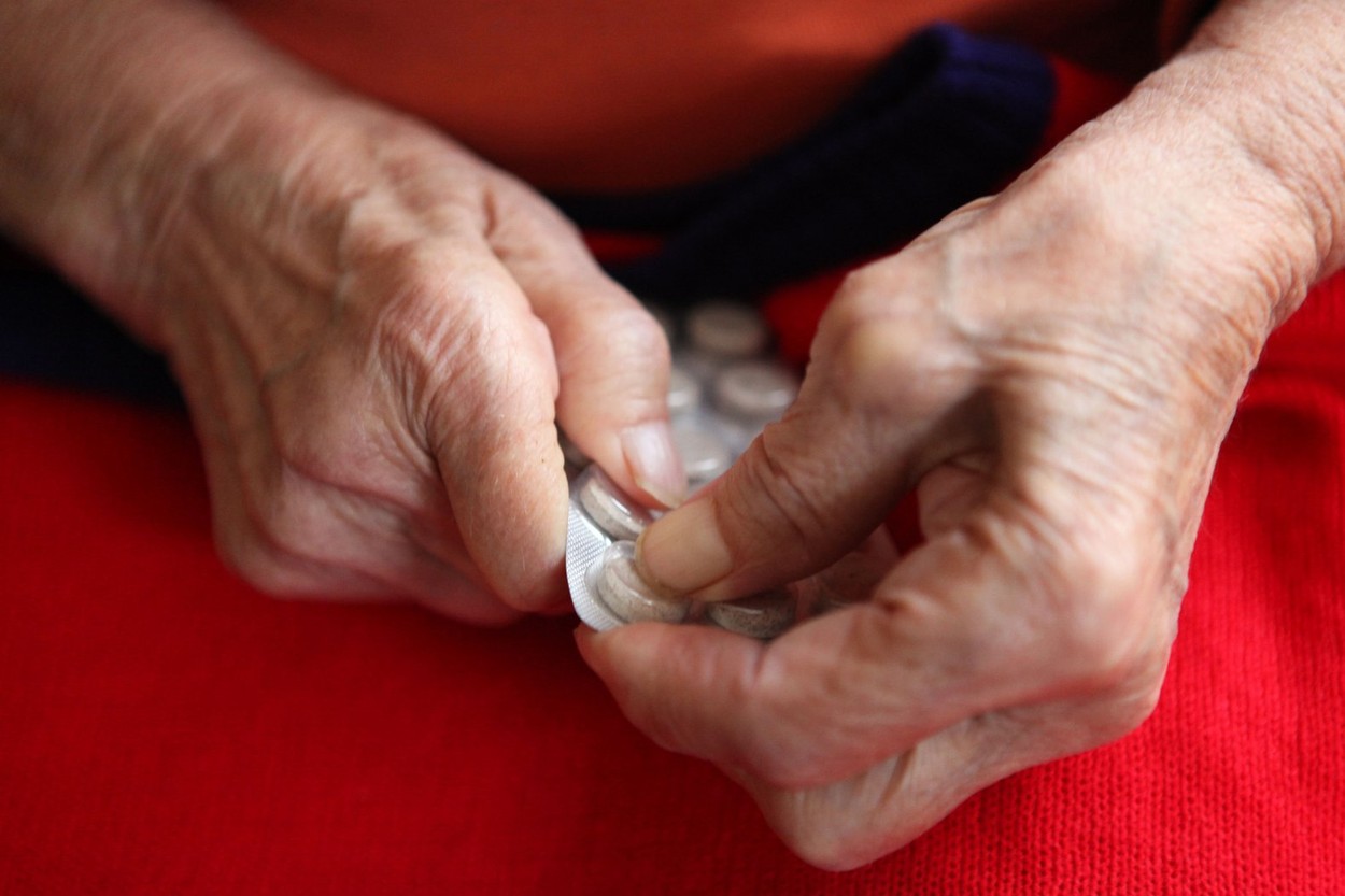 starejši, upokojenci, skrb za starejše, dolgotrajna oskrba, dom za starejše