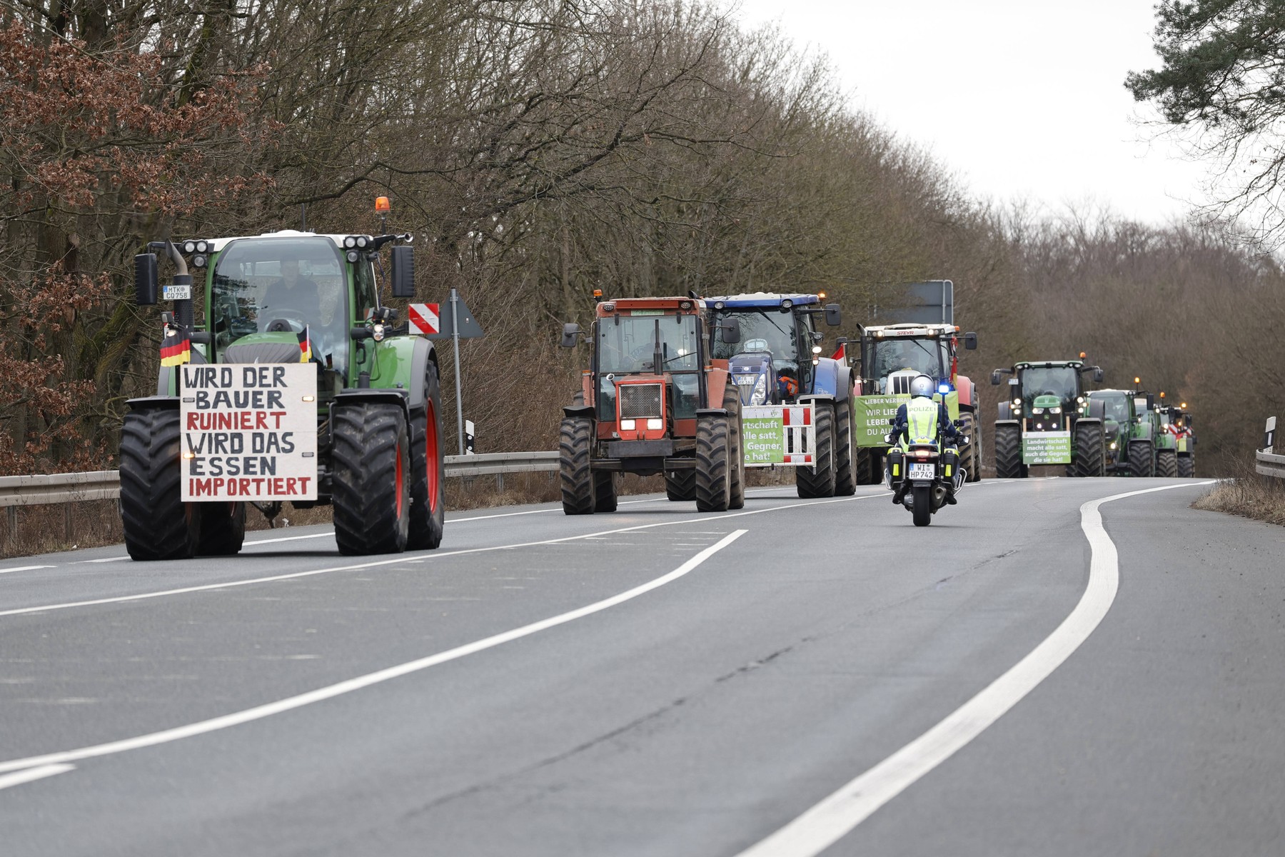 Nemški kmetje protestirali ob frankfurtskem letališču (Foto: PROFIMEDIA)