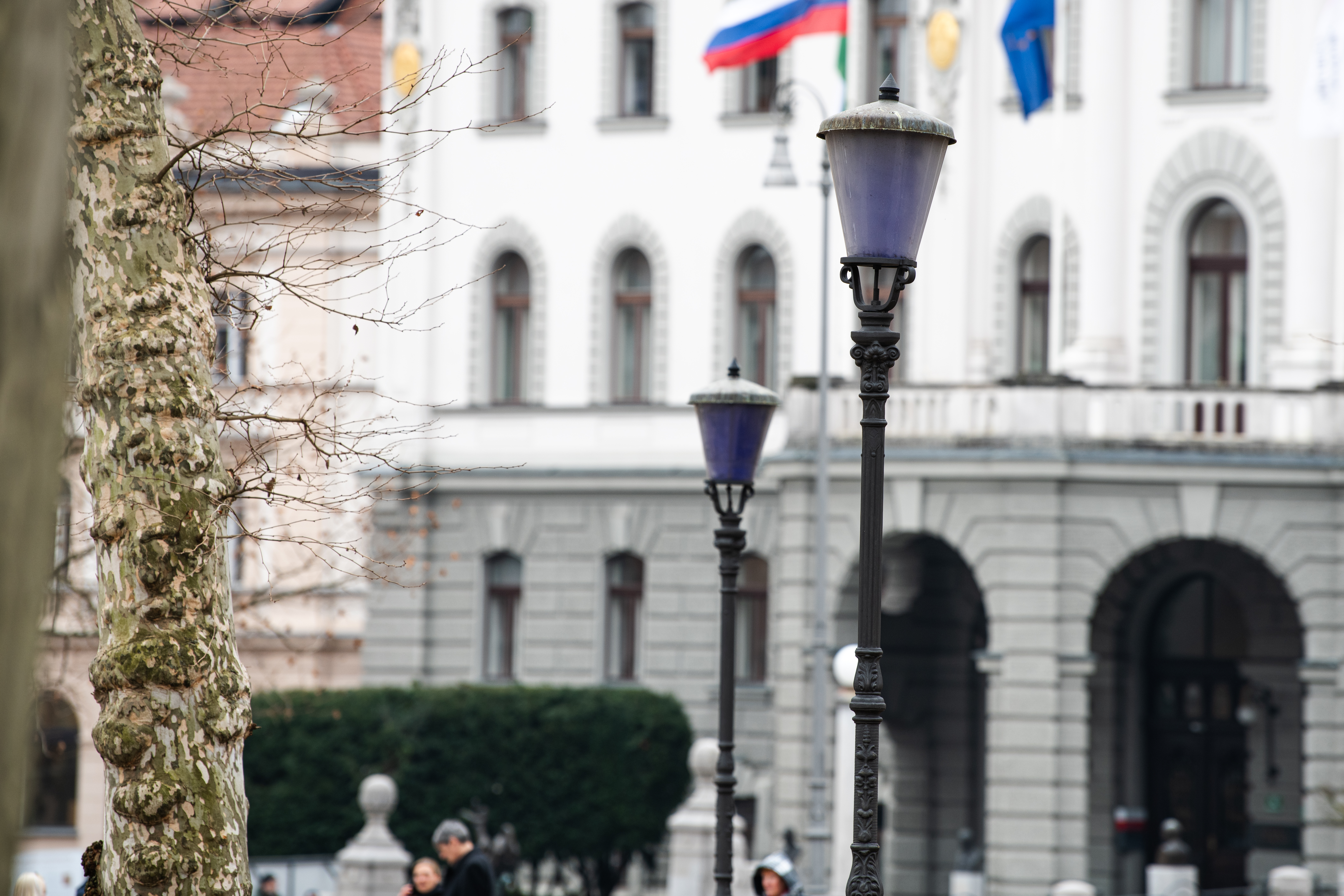 kongresni trg, park zvezda, modre luči, modra luč, ljubljana