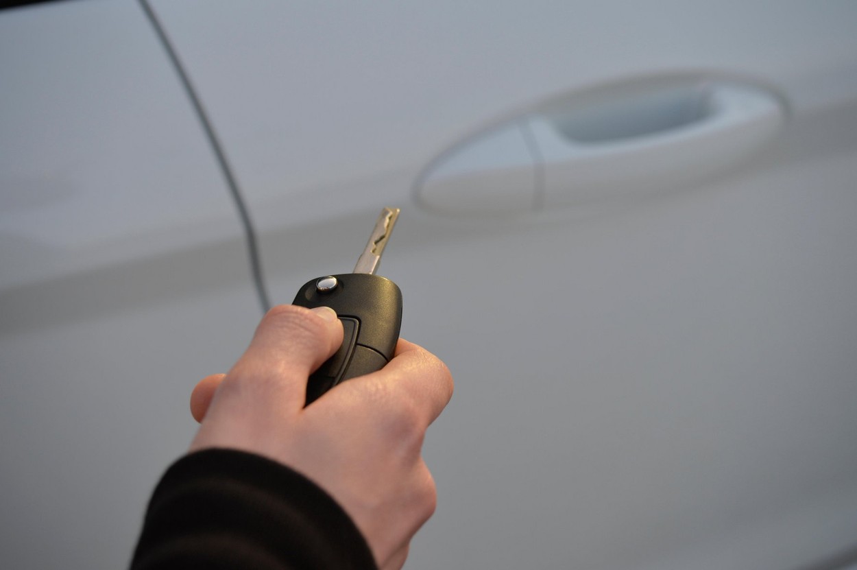 avtomobilski ključ, odklepanje zaklepanje avtomobila