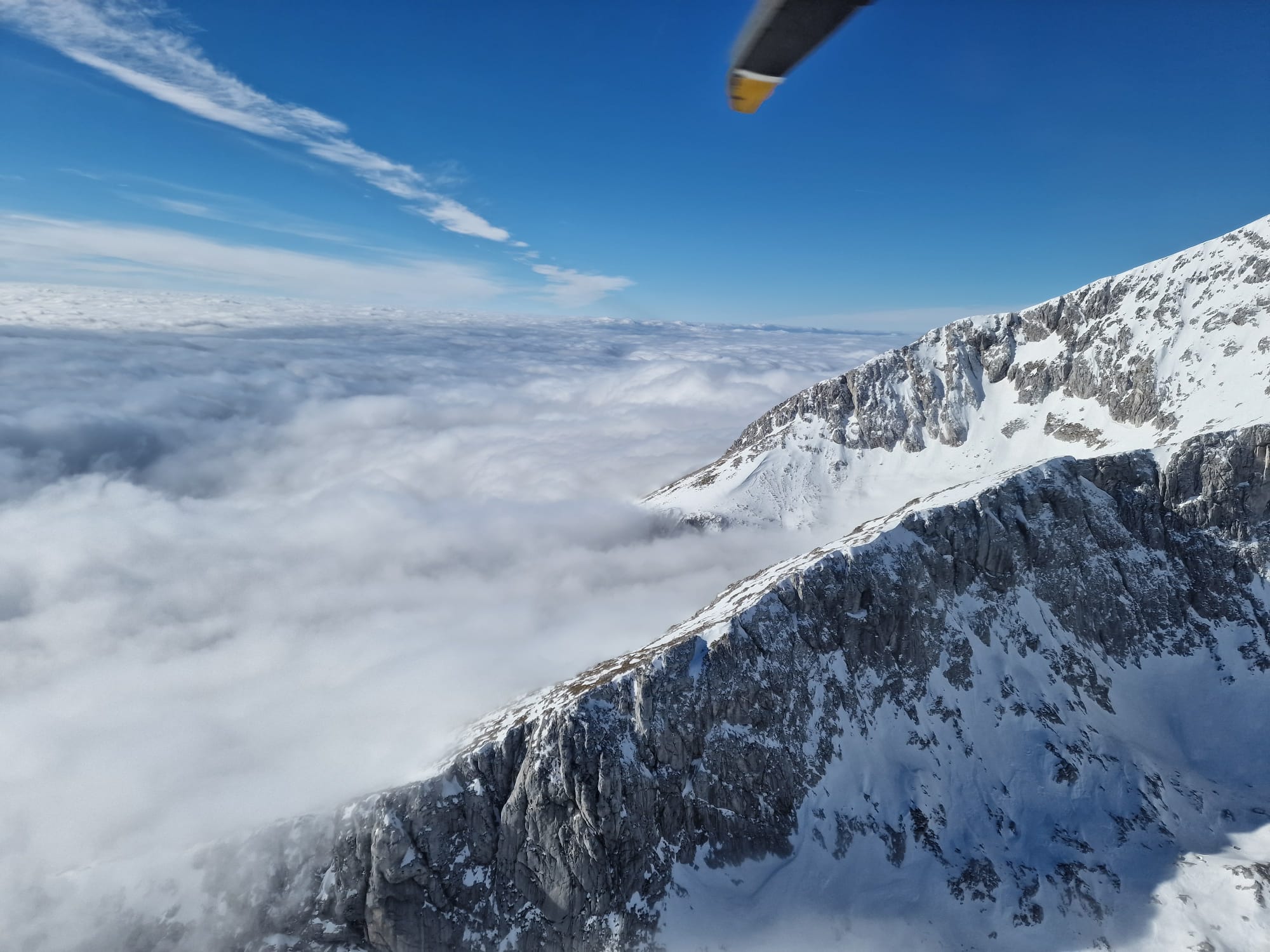 Iskalna akcija nad območjem Kamniško-Savinjskih Alp. (Foto: PU Kranj)