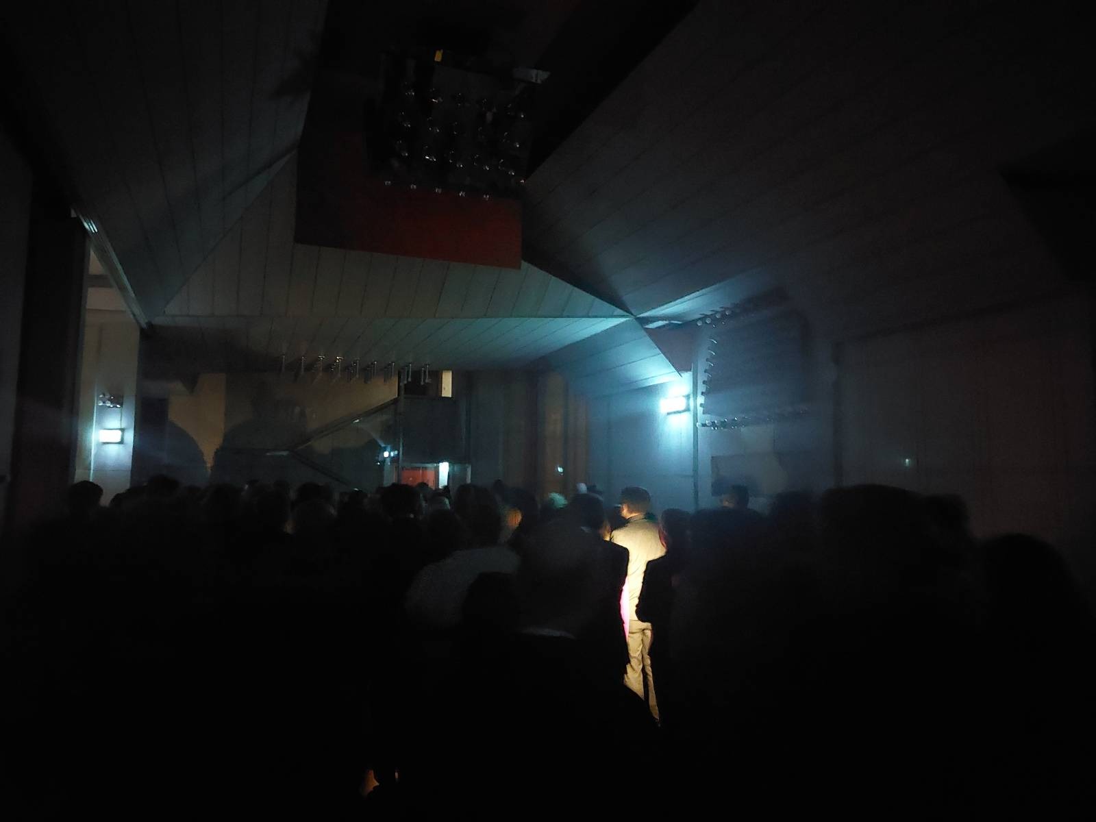 V Cankarjevem domu je po državni proslavi zmanjkalo elektrike (Foto: Bralka)