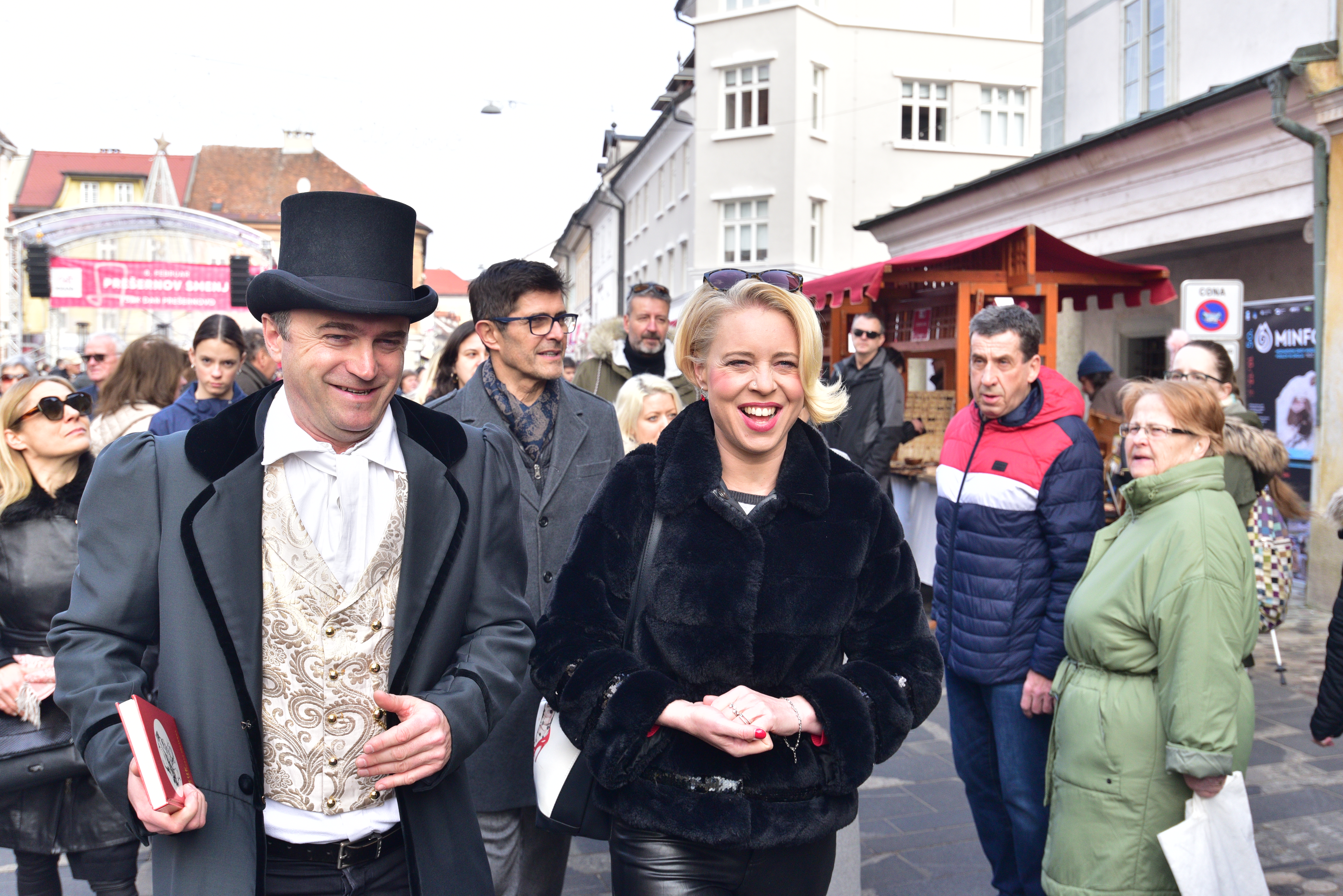 Predsednica državnega zbora Urška Klakočar Zupančič je v Kranju obiskala Prešernov smenj. (Igor Kupljenik/BOBO)