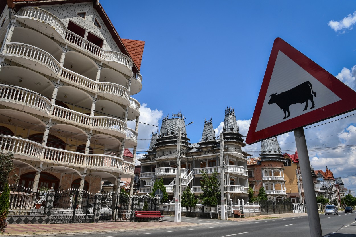 Buzescu, Romunija, romski Monaco, romske palače