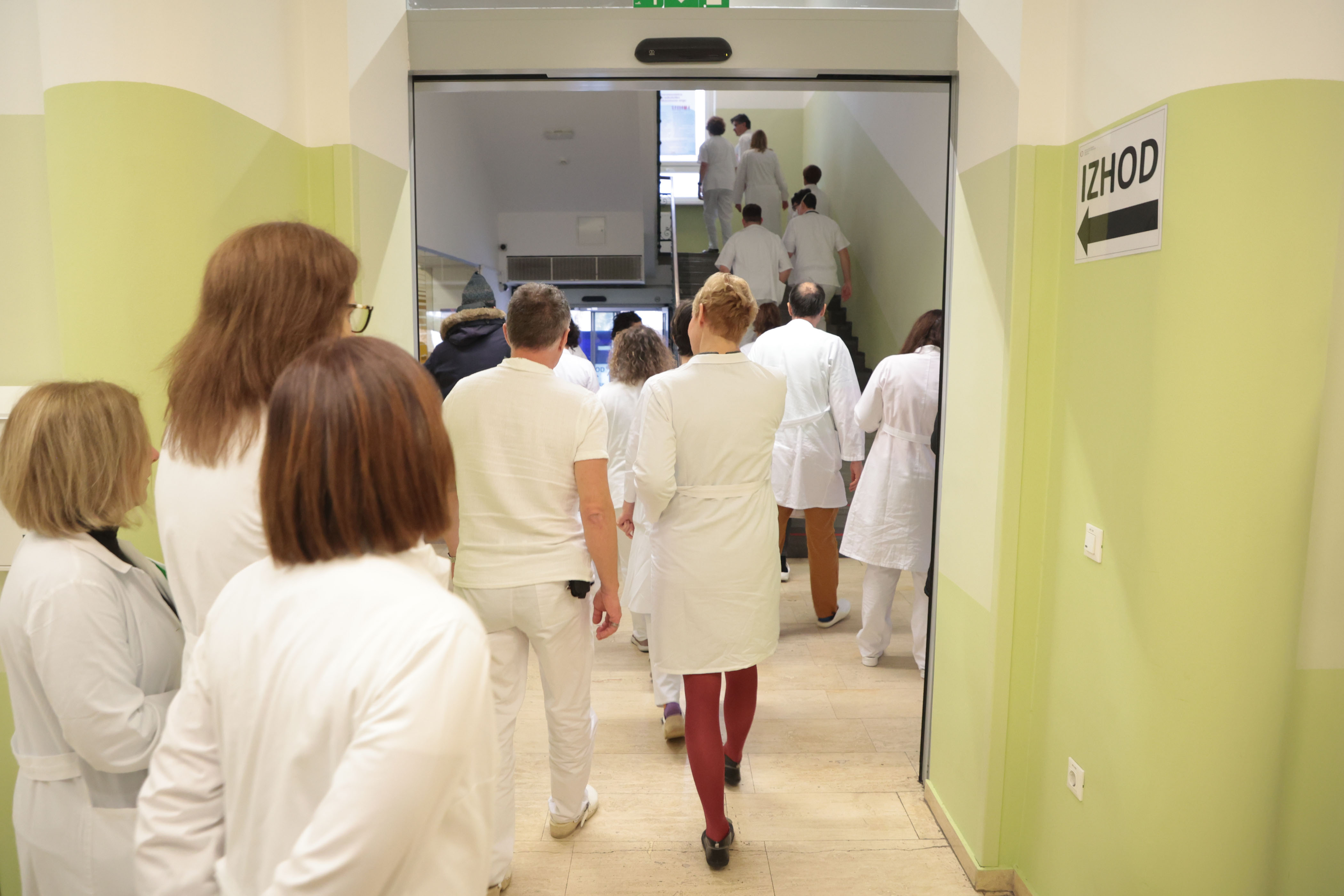 Stavkovni zbor na Onkološkem inštitutu Ljubljana stavka