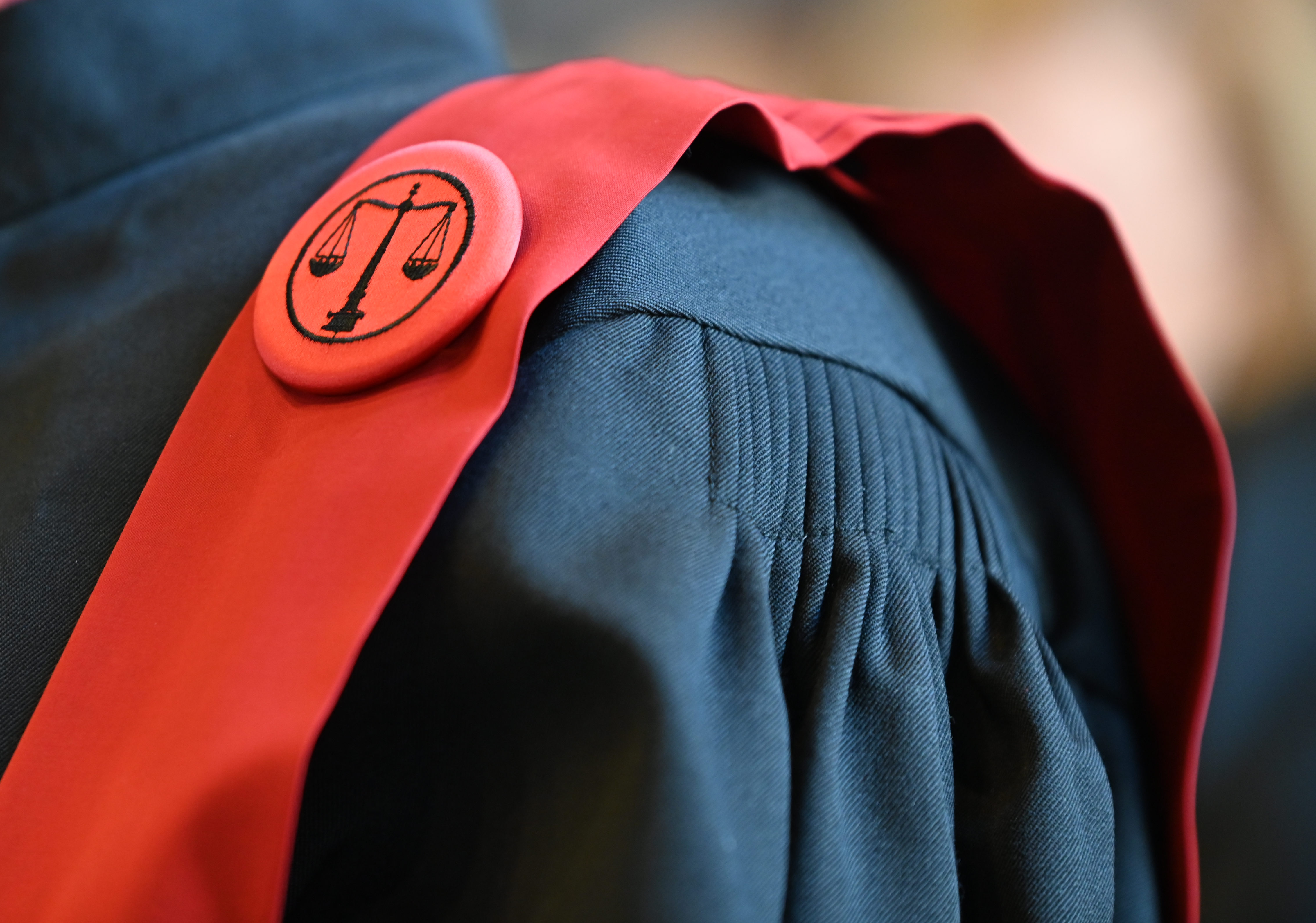 sodnik, sodišče, sodniki