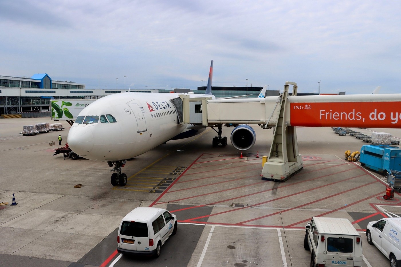 letalo, Delta Airlines, Nizozemska,. Amsterdam, letališče